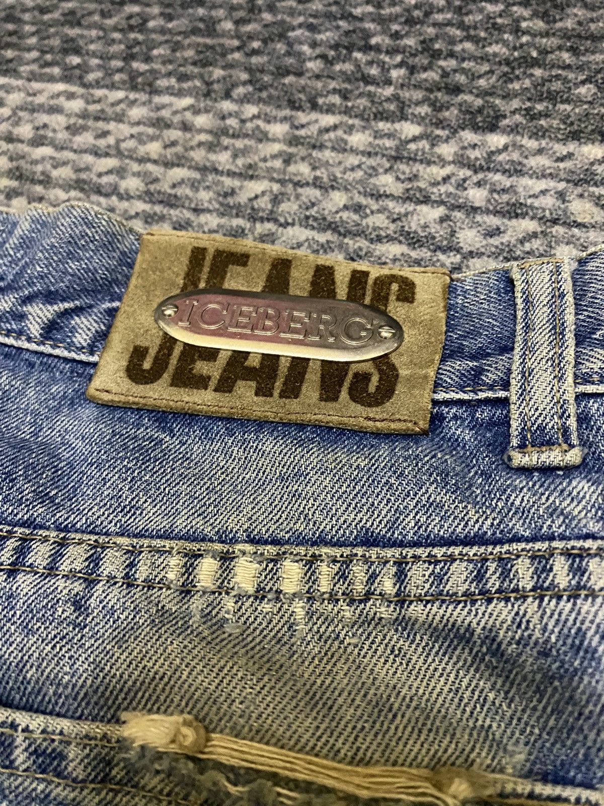 Iceberg × Vintage VINTAGE 90s ICEBERG JEANS X SNOOPY DISTRESSED JEAN Size US 30 / EU 46 - 8 Thumbnail