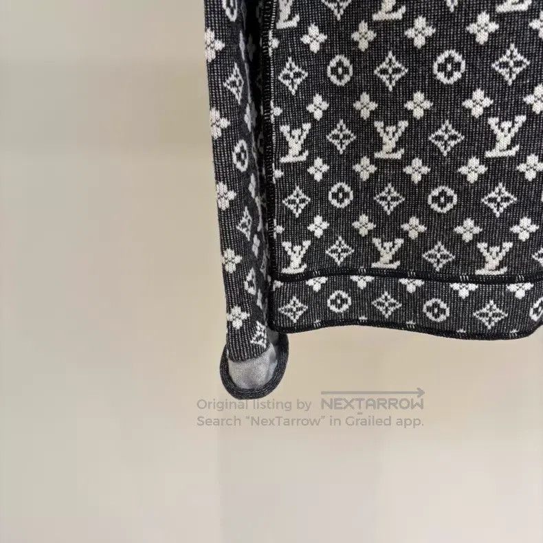 Louis Vuitton Louis Vuitton 23ss presbyopic full-print round-necked long Size US S / EU 44-46 / 1 - 5 Thumbnail