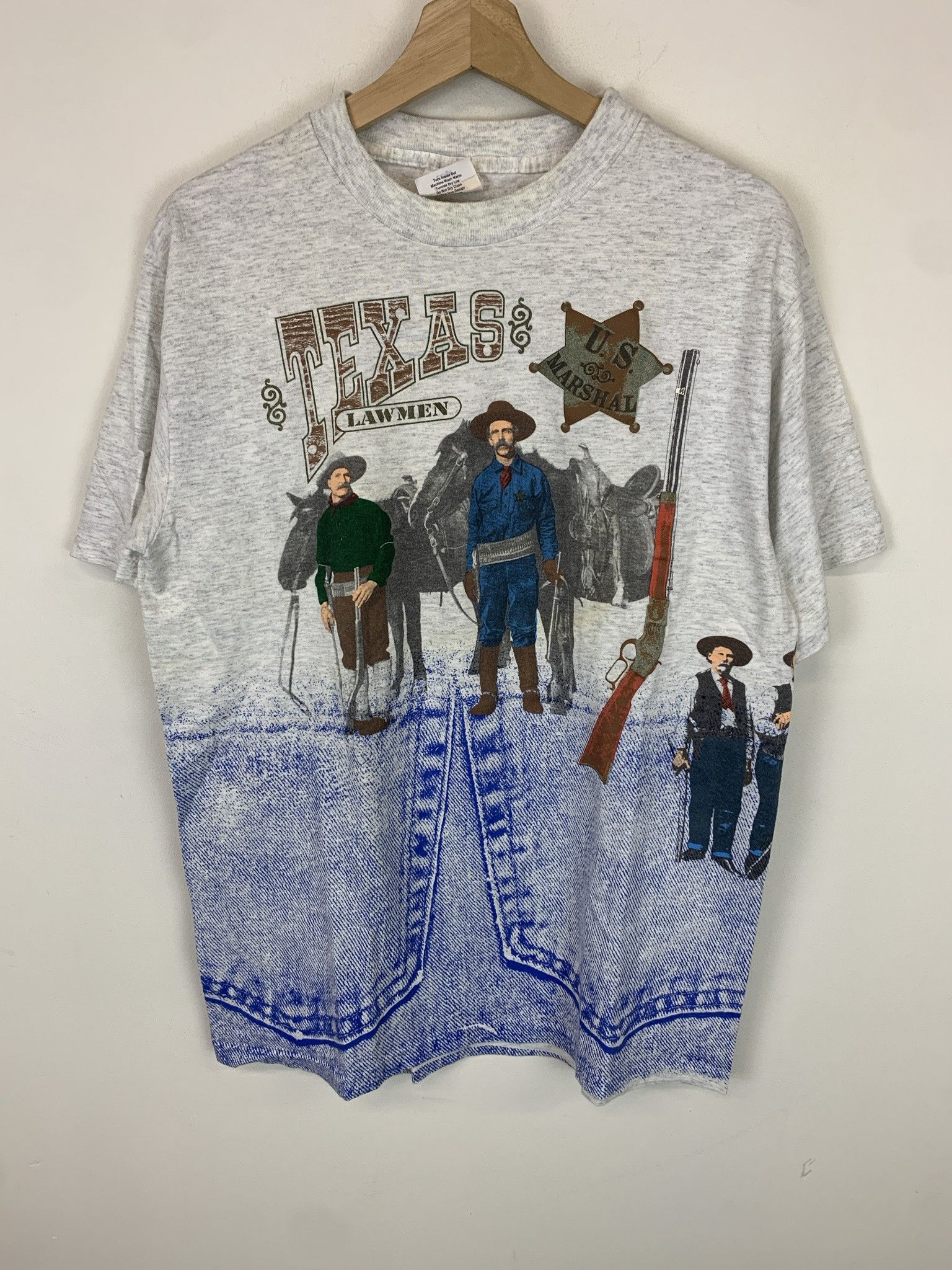 Vintage Vintage 1990s Texas Lawmen All Over Print Single Stitch Guns Tee Size L Size US L / EU 52-54 / 3 - 1 Thumbnail