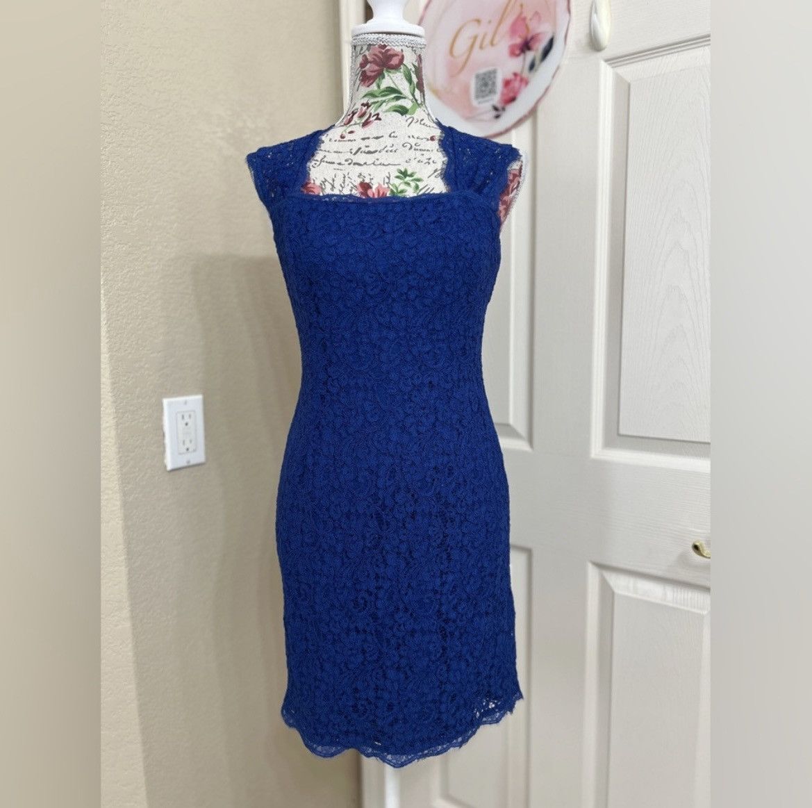 Adrianna Papell Adrianna Papell Royal blue lace mini dress Size S / US 4 / IT 40 - 1 Thumbnail