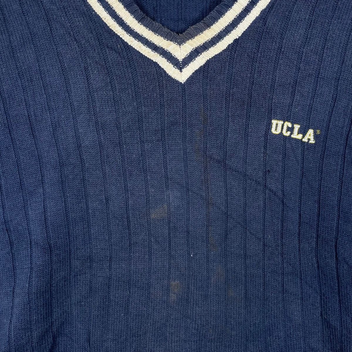 Other Vintage 80s UCLA Knitwear Vneck Sweater Size US XL / EU 56 / 4 - 4 Thumbnail