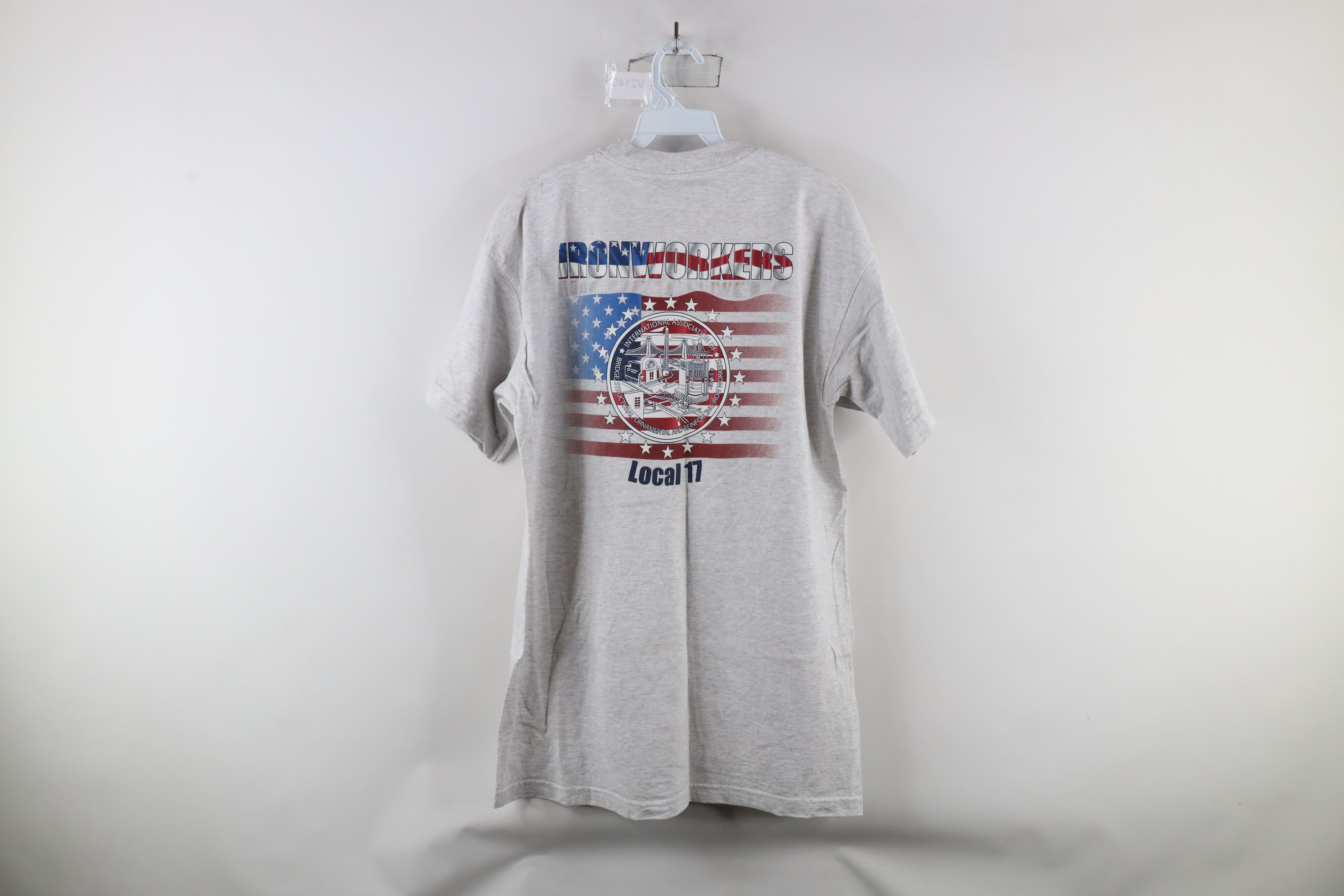 Vintage Vintage 90s Union Made Local 17 Heavyweight T-Shirt USA Size US L / EU 52-54 / 3 - 8 Thumbnail