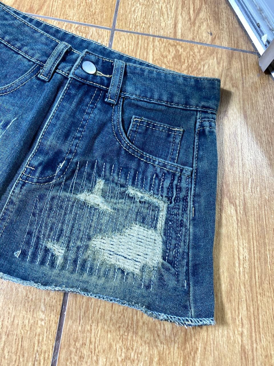 Japanese Brand × Vintage Y2K Vintage Topshop Distressed Denim Mini Skirt Size 34" / US 12 / IT 48 - 9 Thumbnail