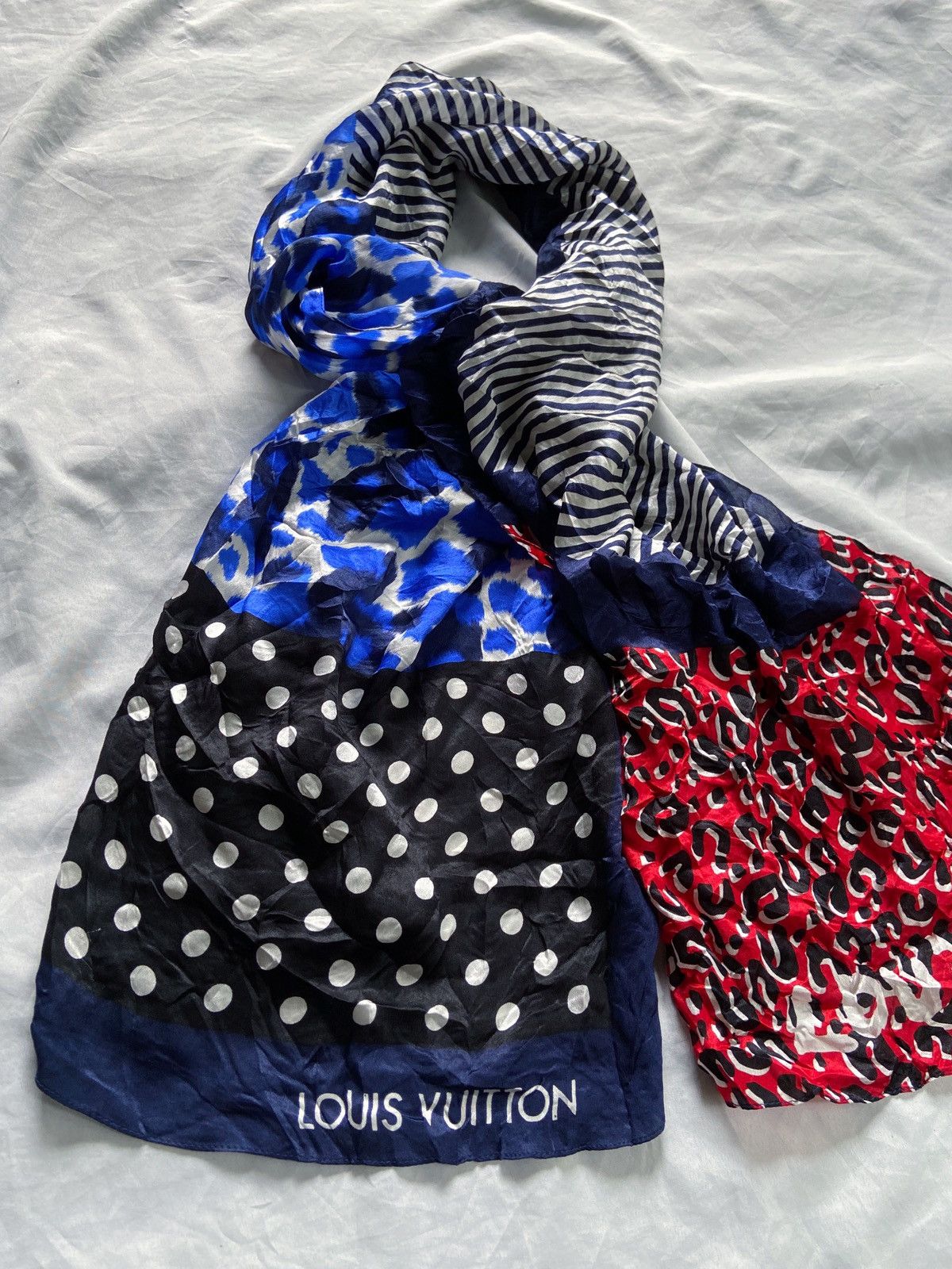 Louis Vuitton LOUIS VUITTON PATTERN SILK SCARF Size ONE SIZE - 8 Thumbnail