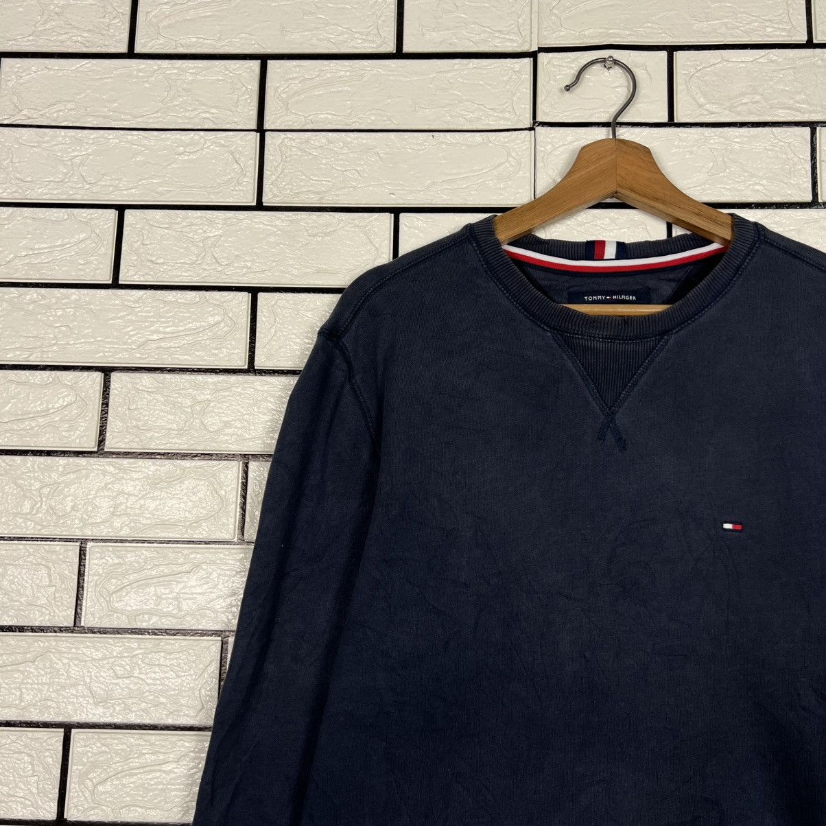 Tommy Hilfiger TOMMY HILFIGER Small Logo Crewneck Sweatshirt #4272-C194 Size US M / EU 48-50 / 2 - 3 Thumbnail