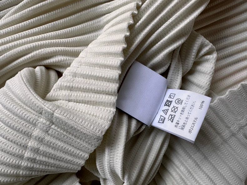 Issey Miyake Issey Miyake size:2 Off-white pleated short-sleeved shirt Size XS / US 0-2 / IT 36-38 - 9 Thumbnail
