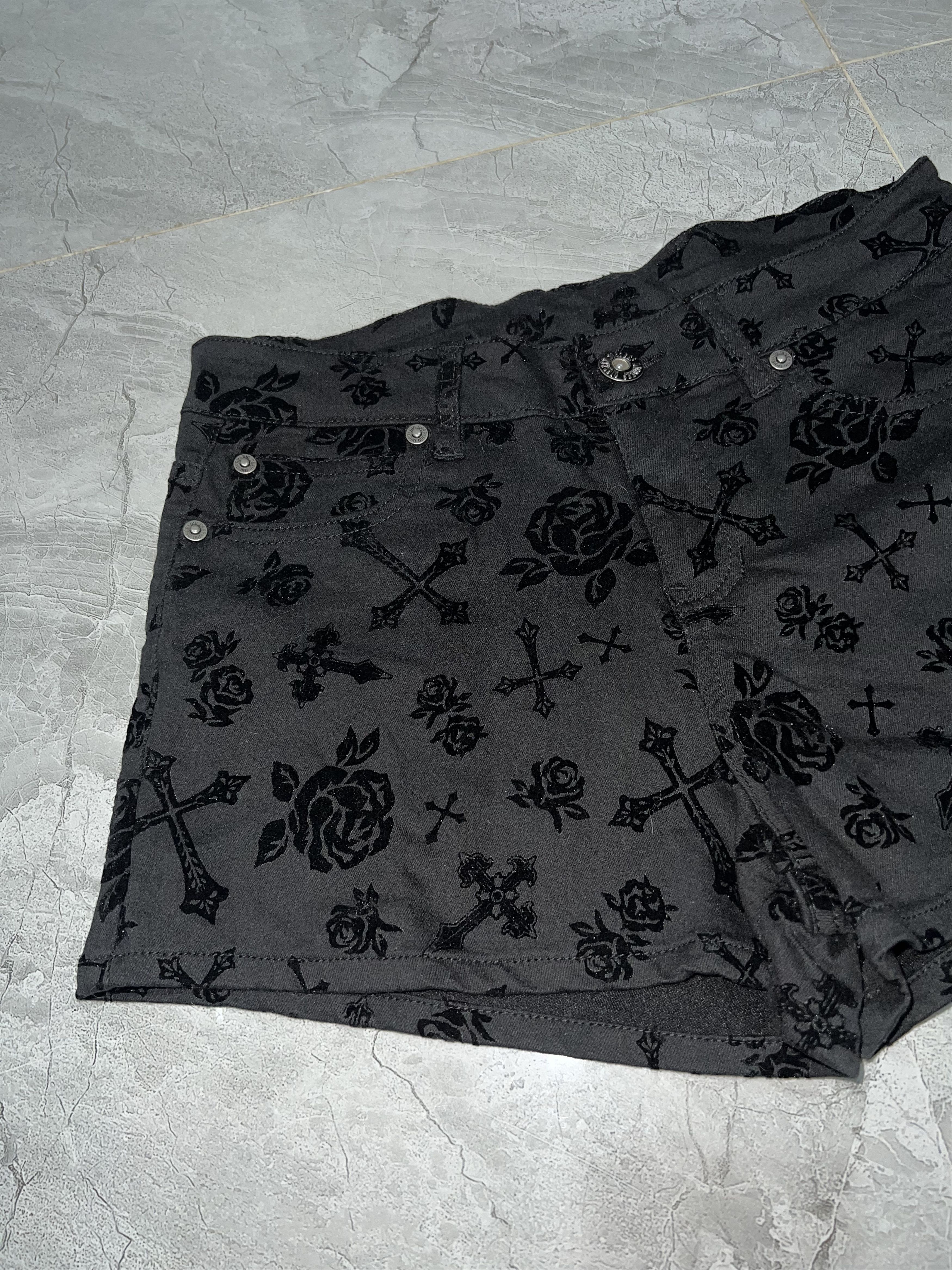 Japanese Brand Digdeep rose and cross shorts 🥀➕ Size 25" / US 0 / IT 36 - 4 Thumbnail