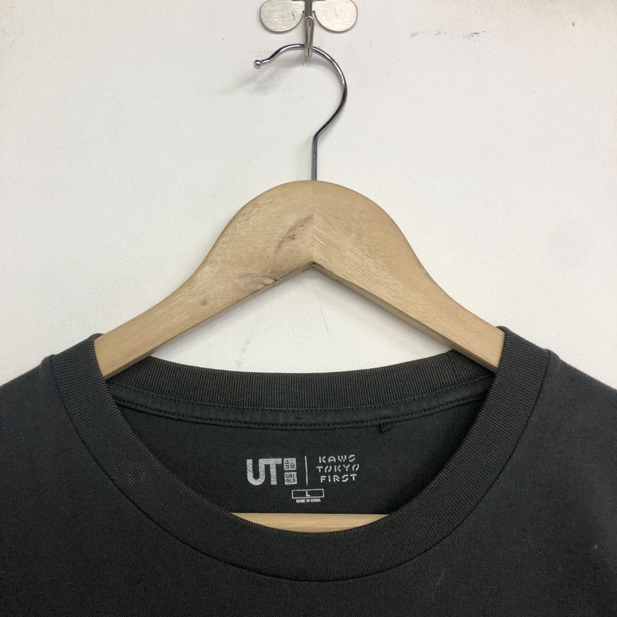 Kaws KAWS Tokyo First X Uniqlo Graphic Tshirt Size US L / EU 52-54 / 3 - 5 Thumbnail