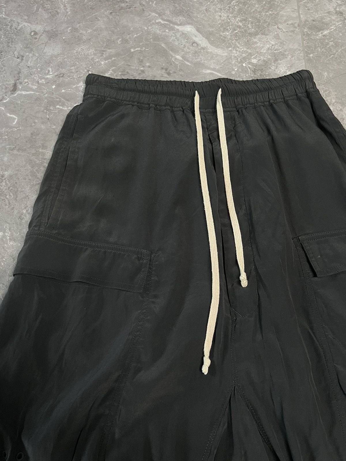 Rick Owens Rick owens cargo pods shorts Size US 30 / EU 46 - 2 Thumbnail