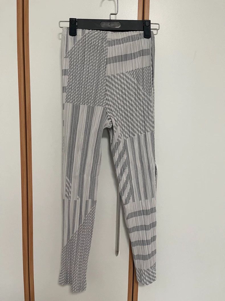 Issey Miyake issey miyake size:one size White and grey checkered capri Size 31" - 2 Thumbnail