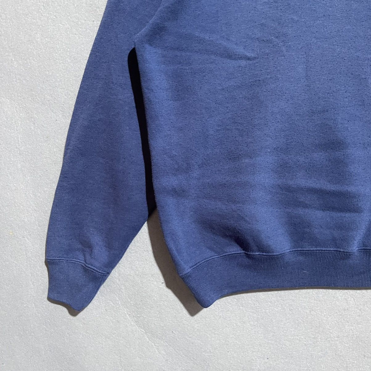 Vintage Vintage Y2K T&C Surfboards Yin Yang Logo Sweatshirt Size US L / EU 52-54 / 3 - 7 Thumbnail