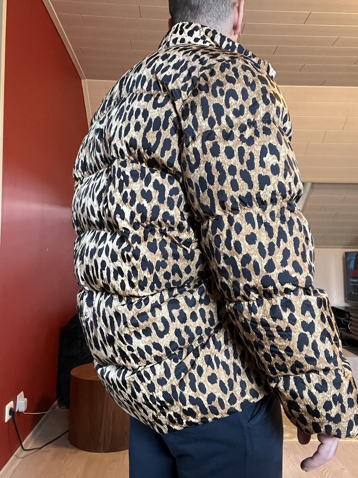 Balenciaga 🐆 REMOVING SOON🐆 FW19 balenciaga puffer c shape leopard Size US S / EU 44-46 / 1 - 8 Thumbnail
