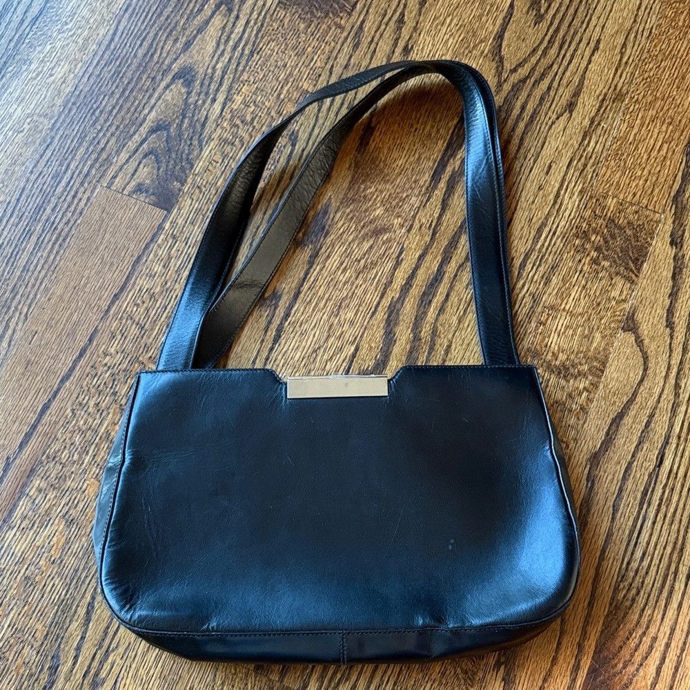 Salvatore Ferragamo Salvatore Ferragamo Women’s Black Leather Shoulder Bag with Size ONE SIZE - 4 Thumbnail