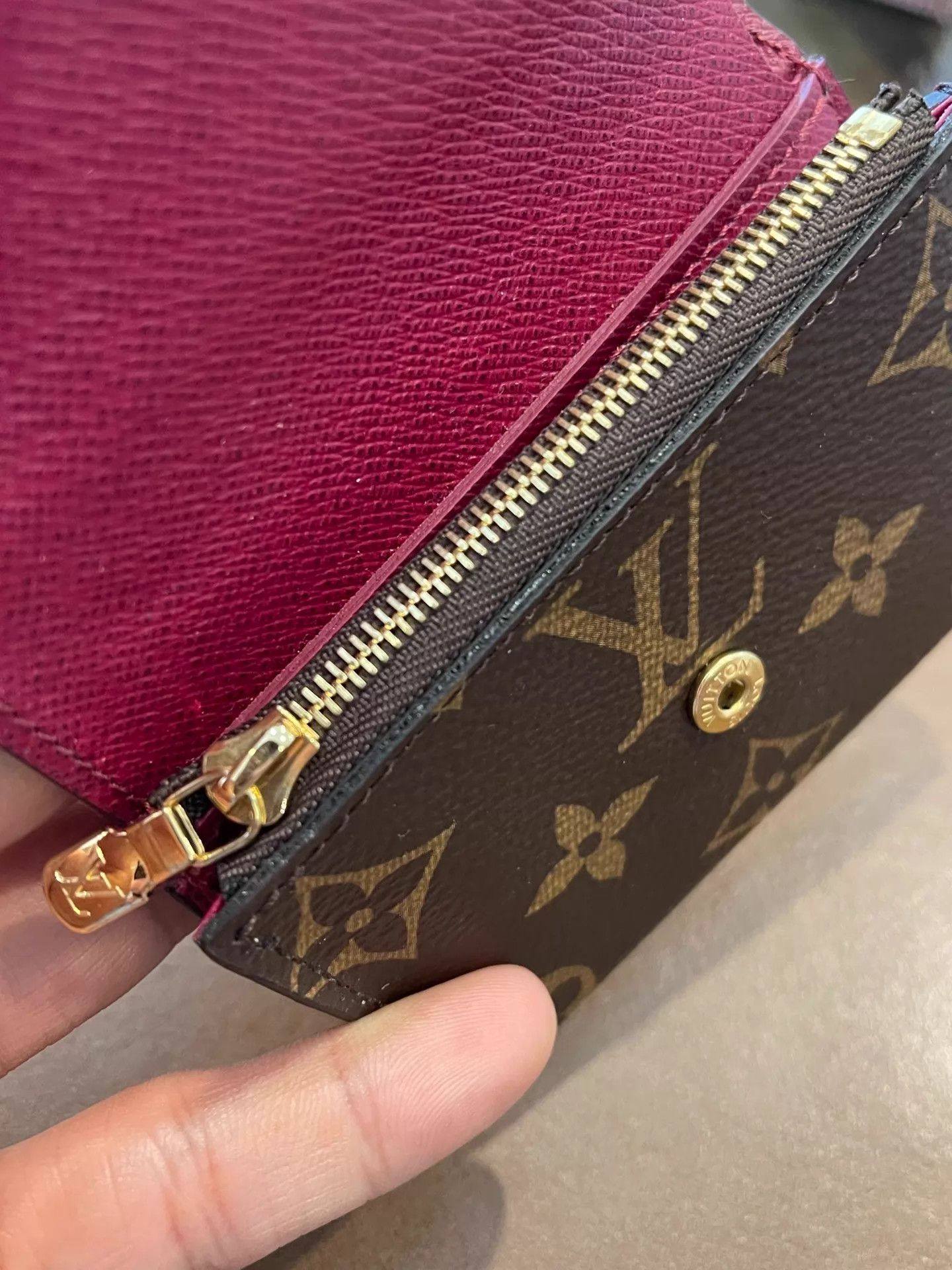 Louis Vuitton LV tri-fold monogram cherry red card holder Size ONE SIZE - 2 Thumbnail