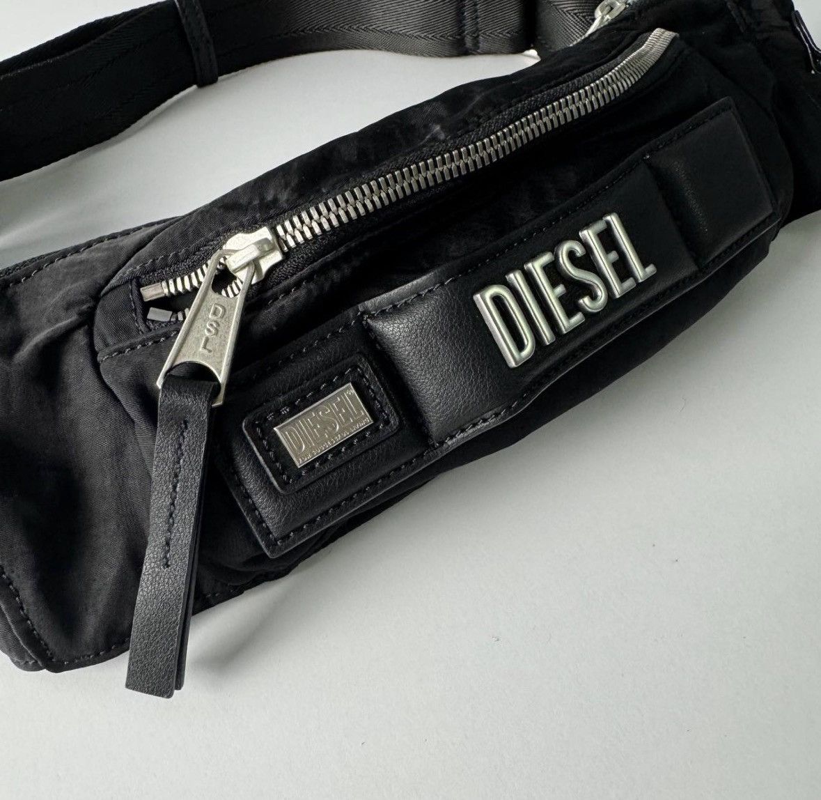 Diesel 😍Diesel sling bag Vintage Y2K multi pocket bag military 90s Size ONE SIZE - 2 Thumbnail