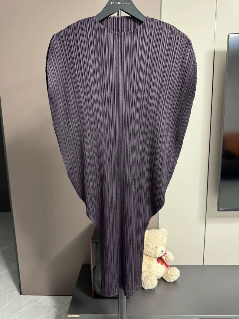 Issey Miyake Issey Miyake size:3 A long, irregular-shaped round top in Size S / US 4 / IT 40 - 1 Thumbnail