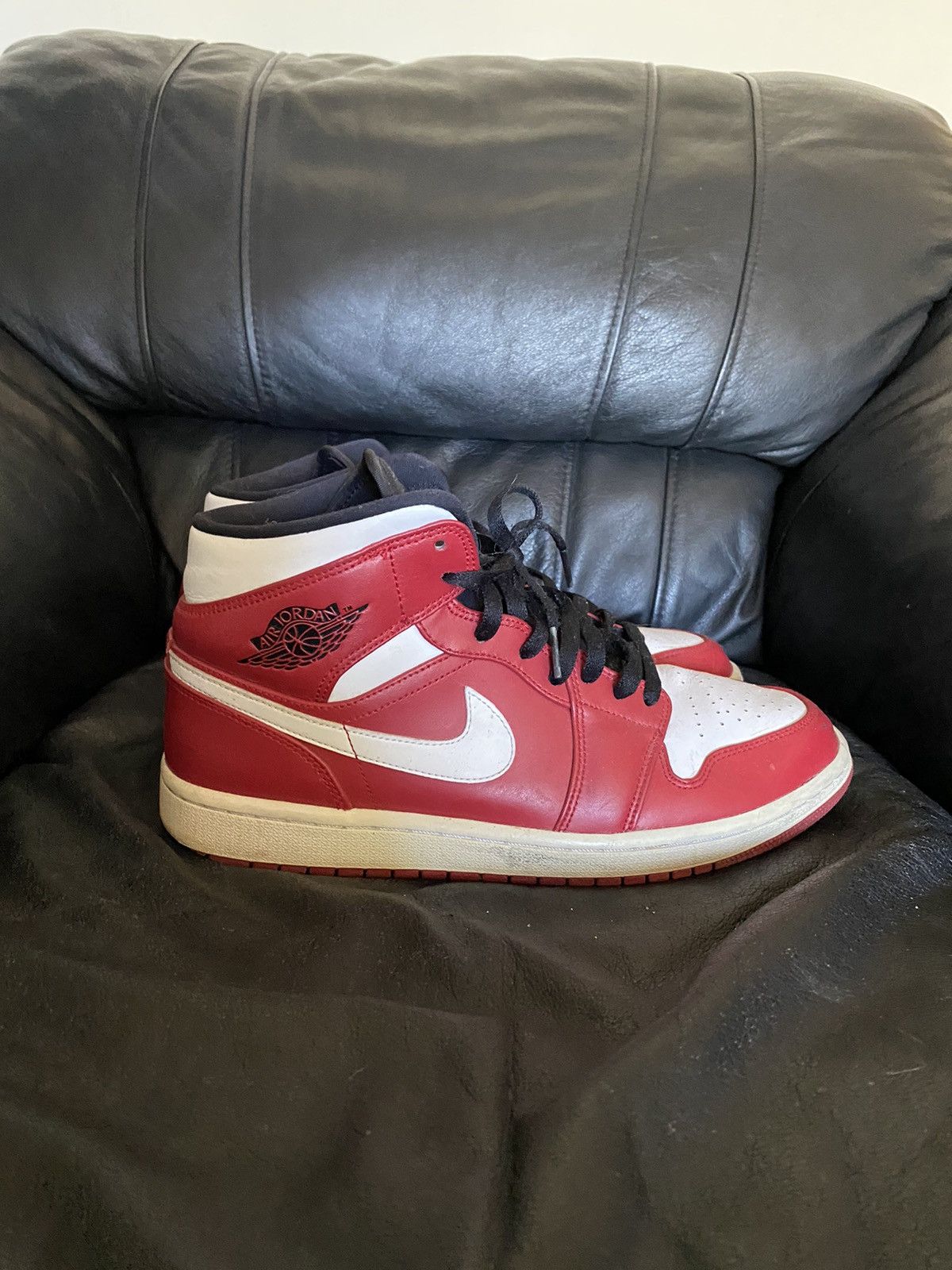 Jordan Brand × Nike Jordan 1 Chicago Red Size US 10.5 / EU 43-44 - 3 Thumbnail