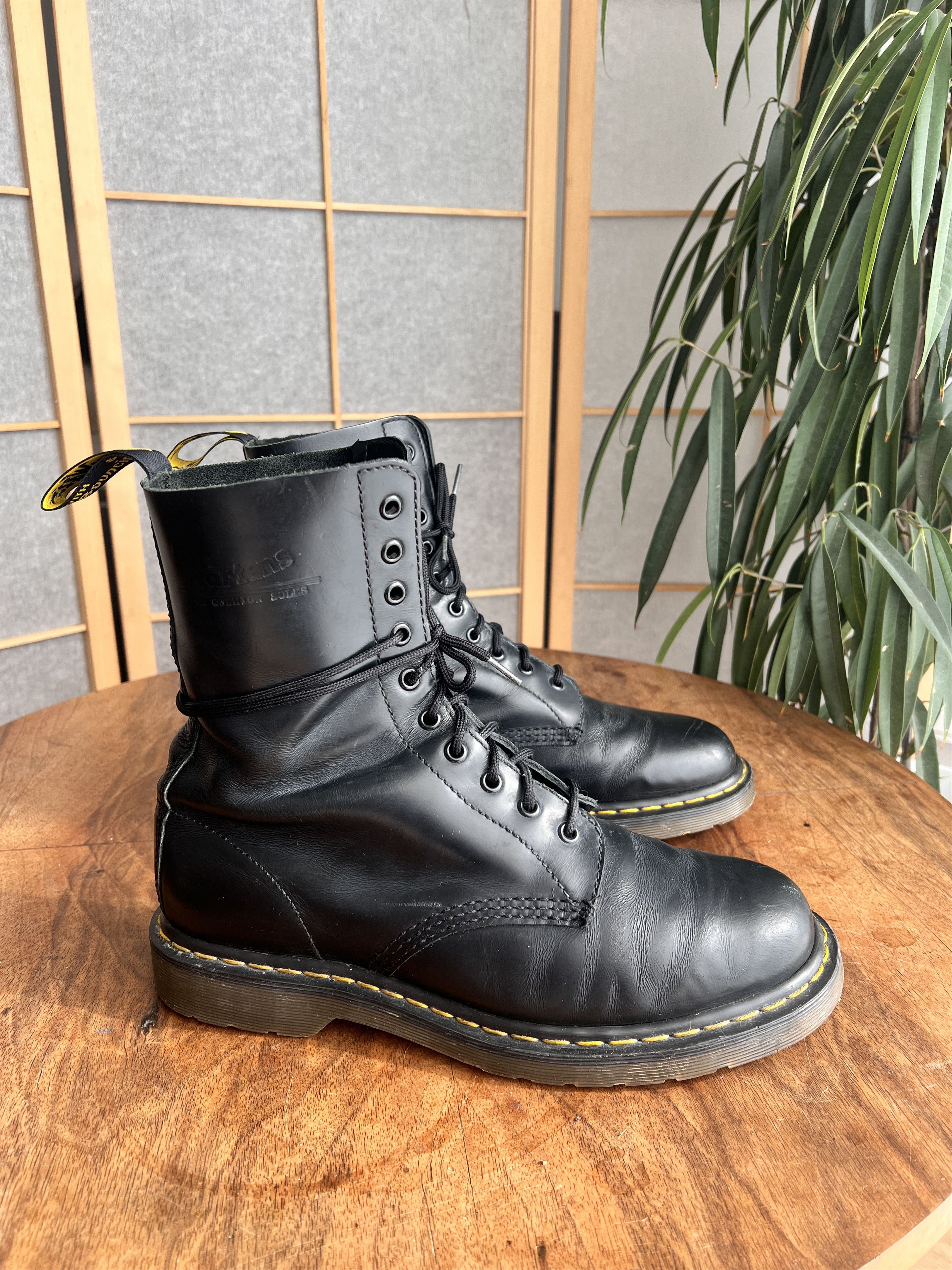 Dr. Martens Dr.Martens 1490 Black Leather Boots rare punk skinhead eng Size US 9.5 / EU 42-43 - 13 Thumbnail