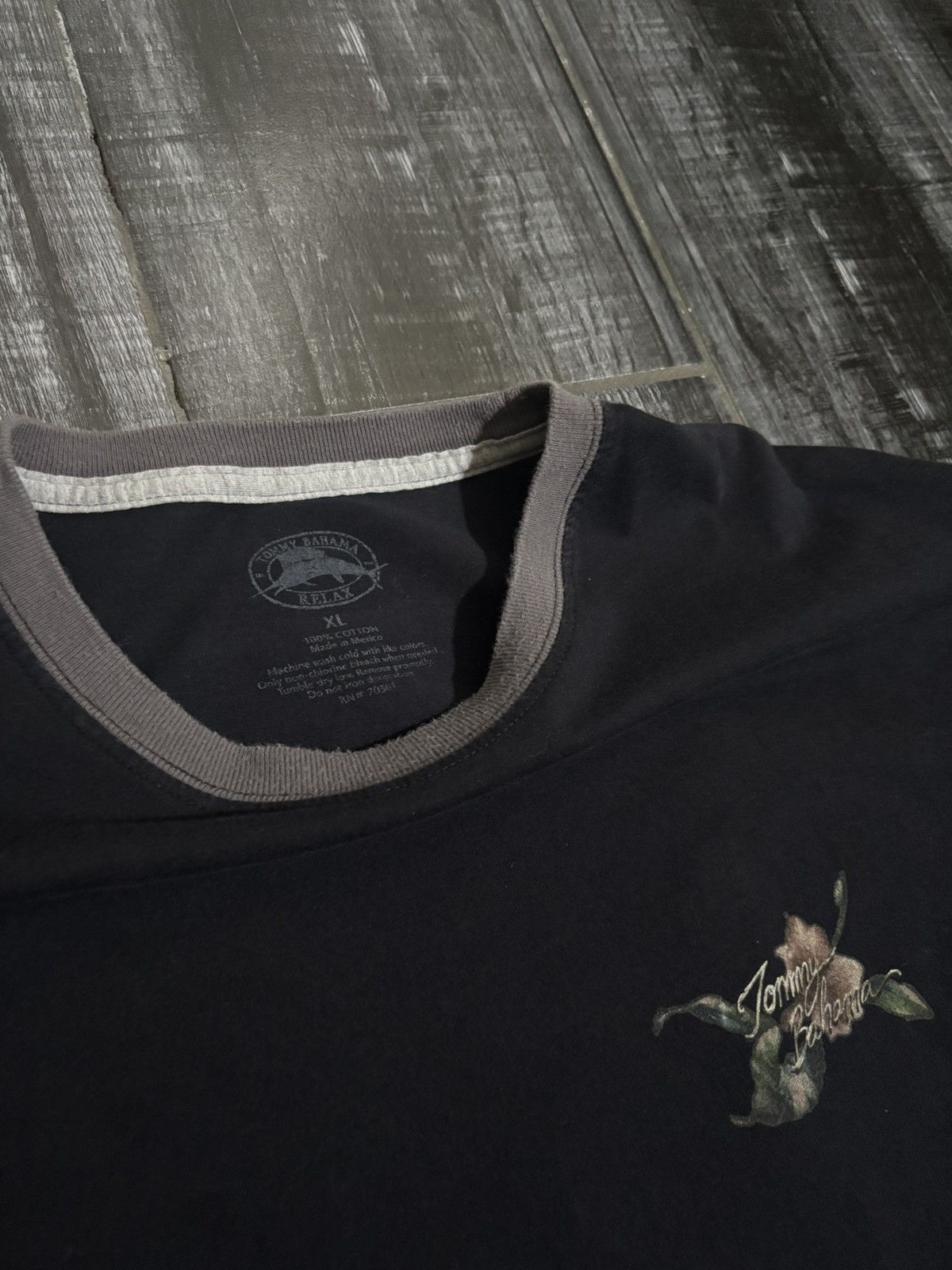 Tommy Bahama Black and grey stitched Tommy Bahama t-shirt Size US XL / EU 56 / 4 - 3 Thumbnail