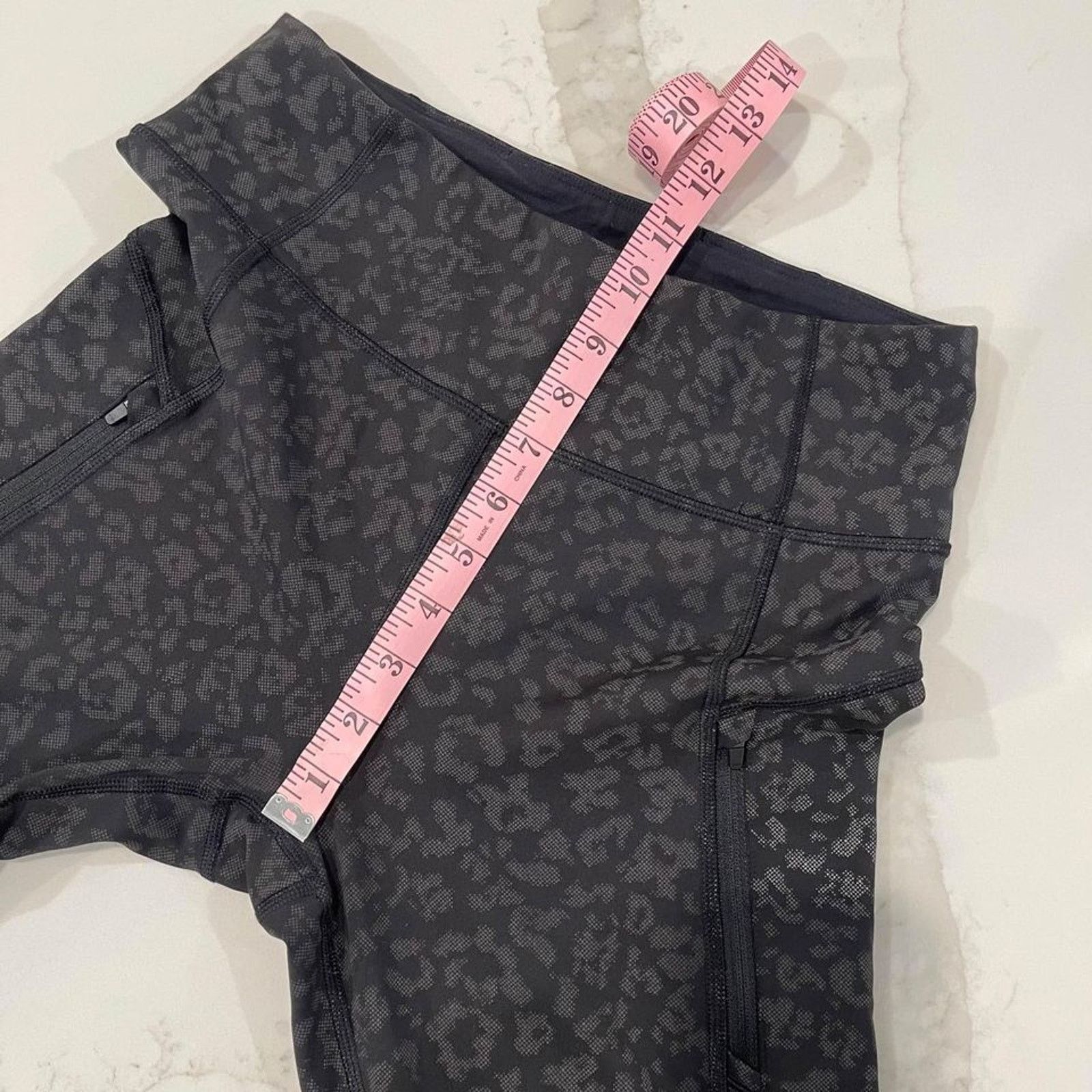 Athleta Athleta Rainier Reflective Leopard Tight Legging Women Small Size 27" / US 4 / IT 40 - 8 Thumbnail