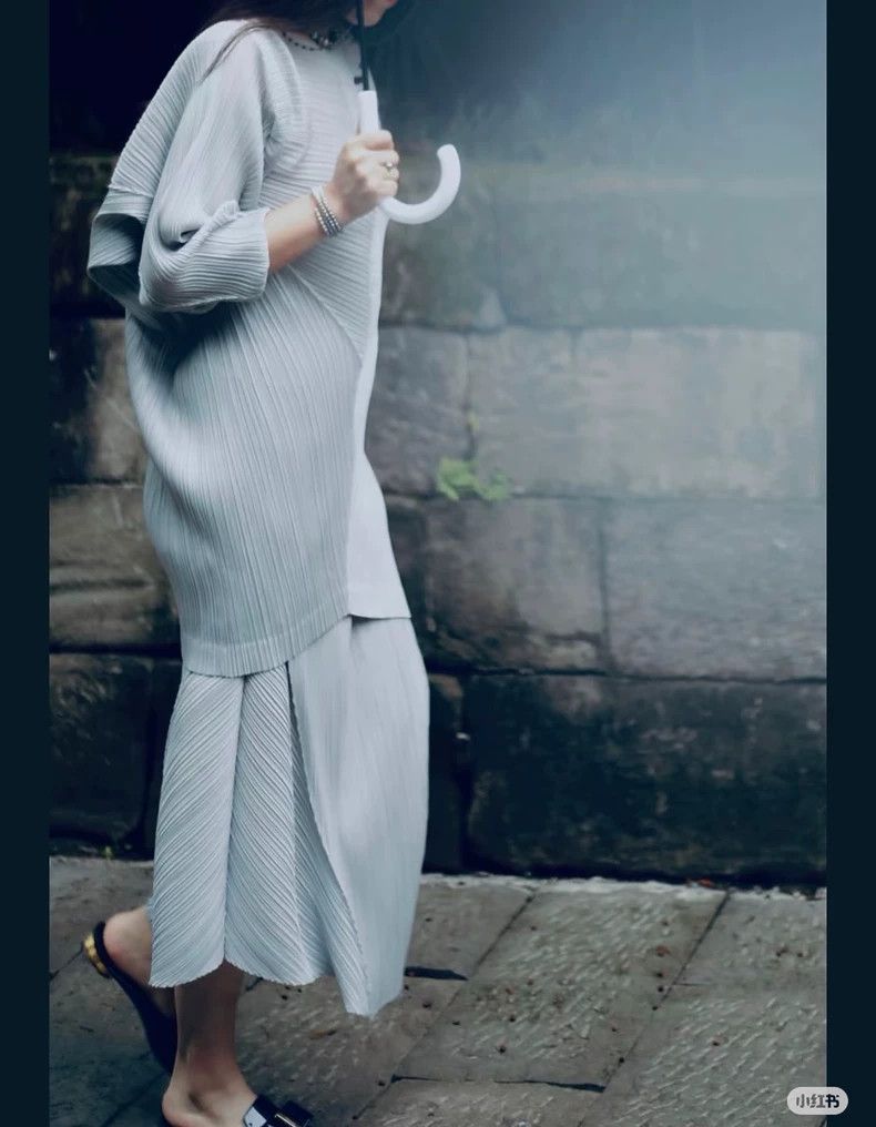 Issey Miyake Issey Miyake size:3 Grey pleated mermaid girl skirt Size 31" - 2 Thumbnail