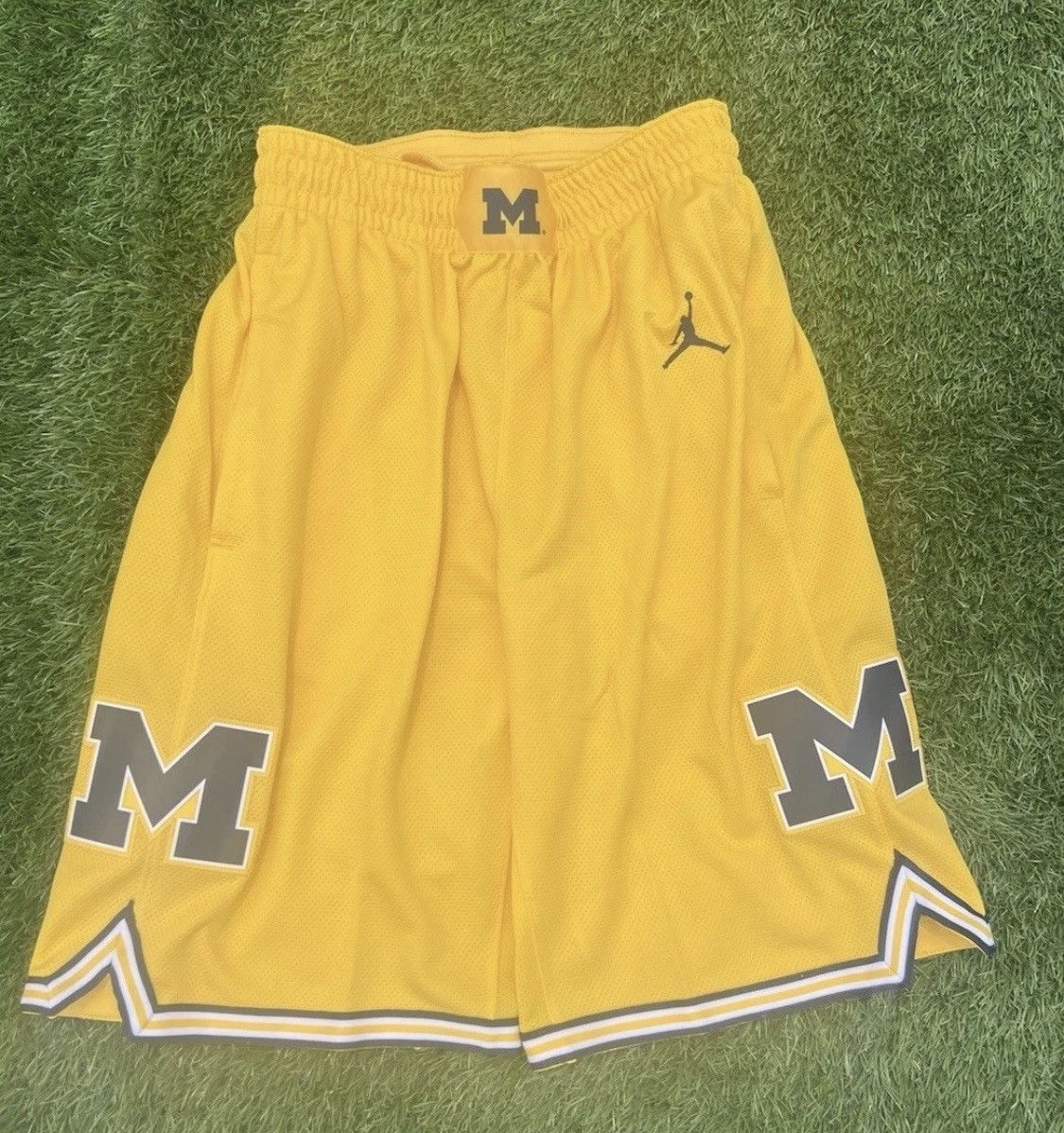 Jordan Brand Small Jordan Brand Michigan Wolverines Basketball Shorts Size US 28 / EU 44 - 1 Thumbnail