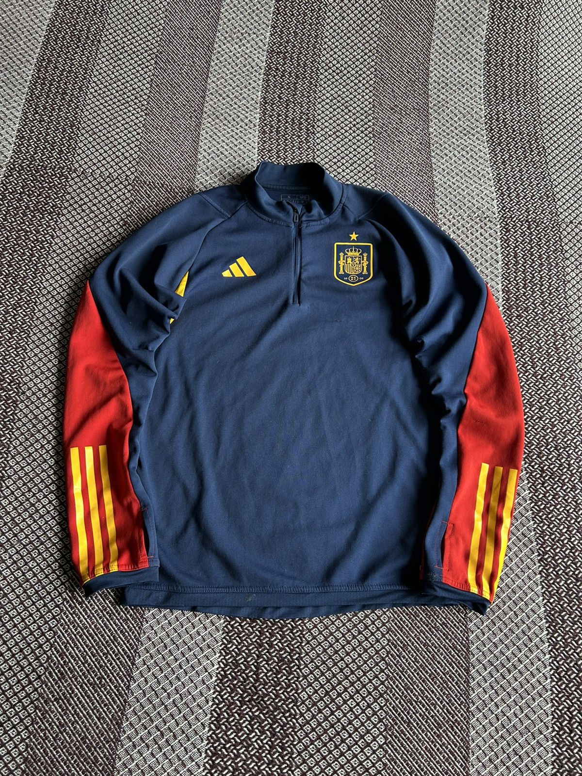 Adidas Spain Training Top Long Sleeve Soccer Jersey Size S Size US S / EU 44-46 / 1 - 5 Thumbnail