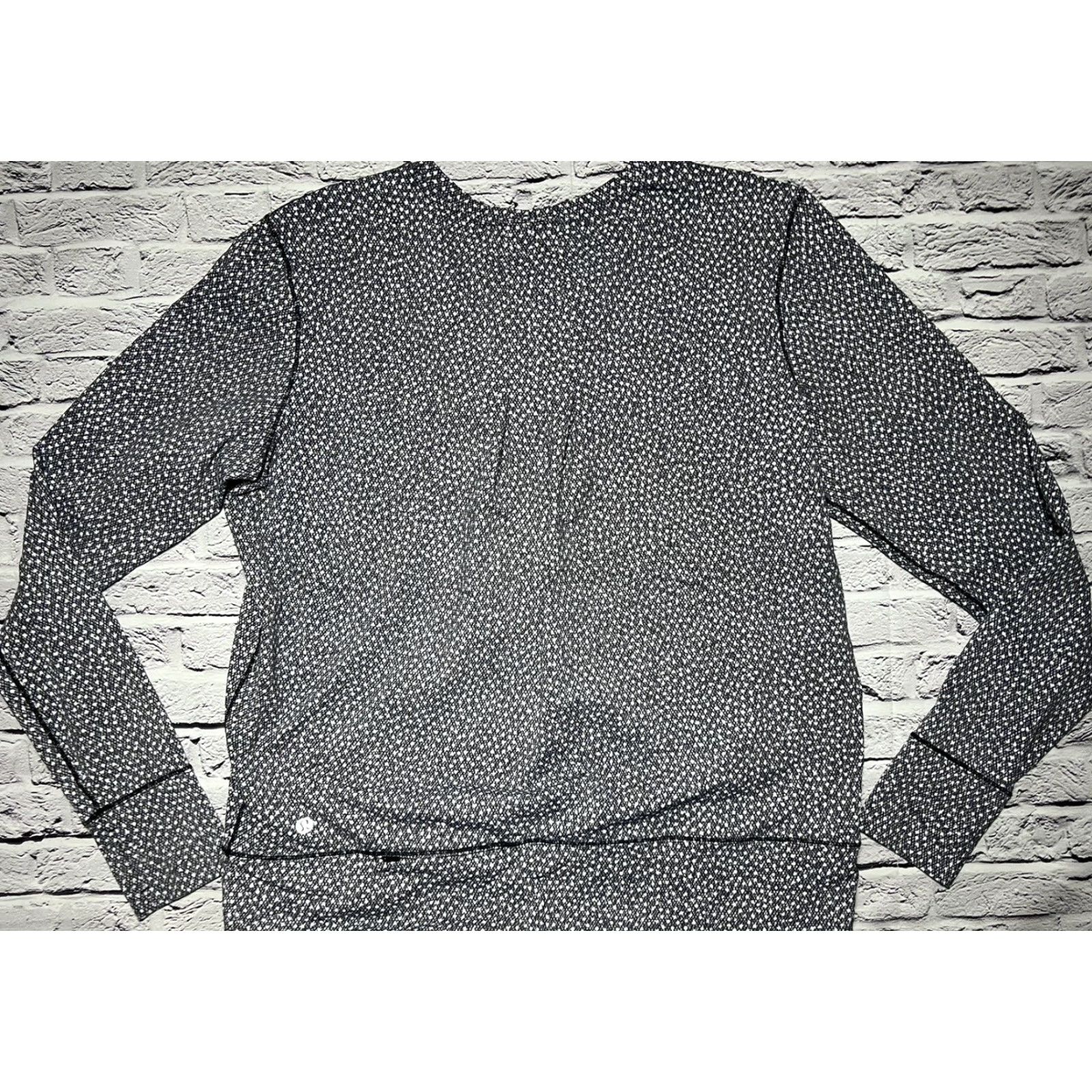 Lululemon Lululemon Shirt Gray Long Sleeve Top Size 12 Womens Activewear Pullover Run Jog Walk Weightlifting Thumbholes Rush Hour T-Shirt Size XL / US 12-14 / IT 48-50 - 4 Thumbnail