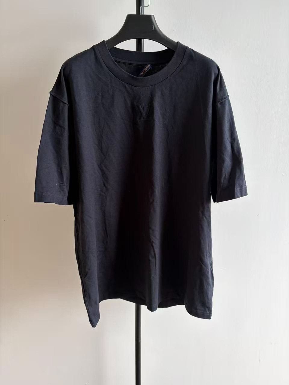 Louis Vuitton Louis Vuitton Solid Logo Round Neck T-shirt Size US XL / EU 56 / 4 - 1 Thumbnail