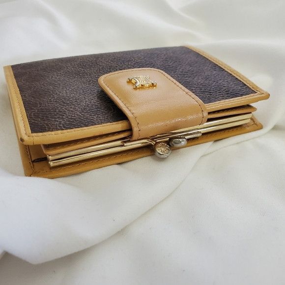 Celine Vintage Celine Triomphe Compact Waller Cardholders Size ONE SIZE - 9 Thumbnail