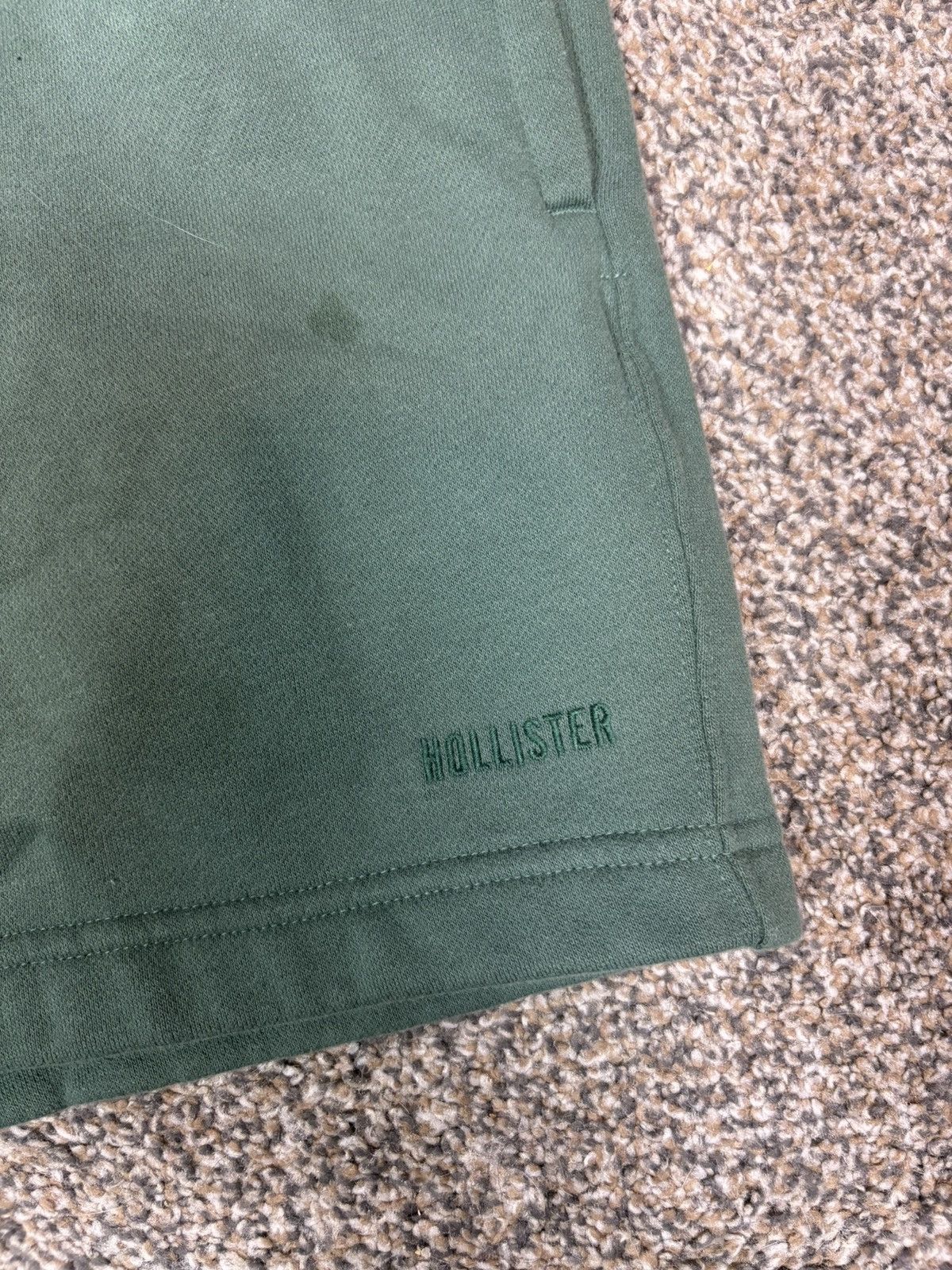 Hollister Hollister mid thigh green loose shorts Size US 32 / EU 48 - 6 Thumbnail