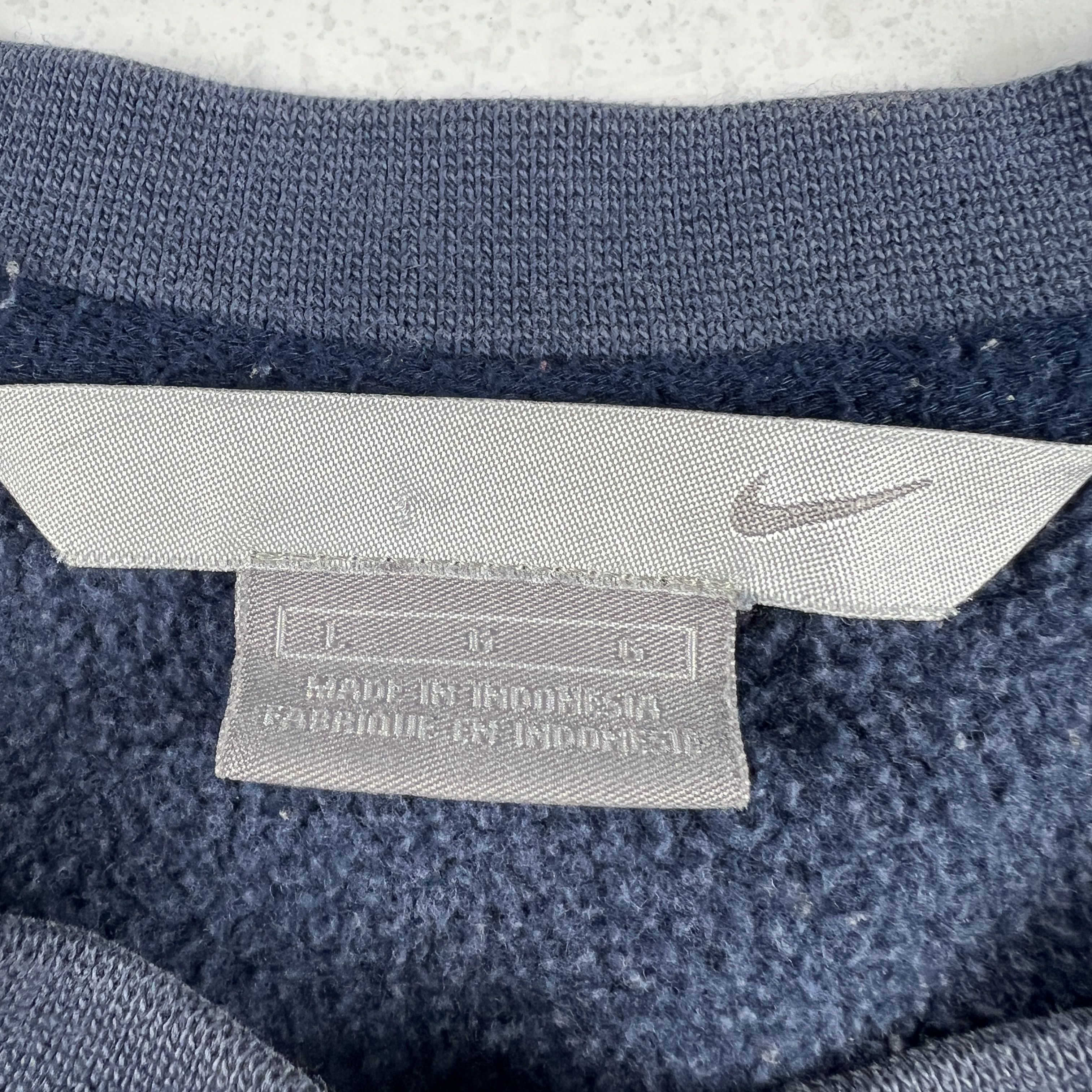 Nike Y2K Nike Sweatshirt Blue Faded Contrast Logo Crewneck Size US L / EU 52-54 / 3 - 8 Thumbnail