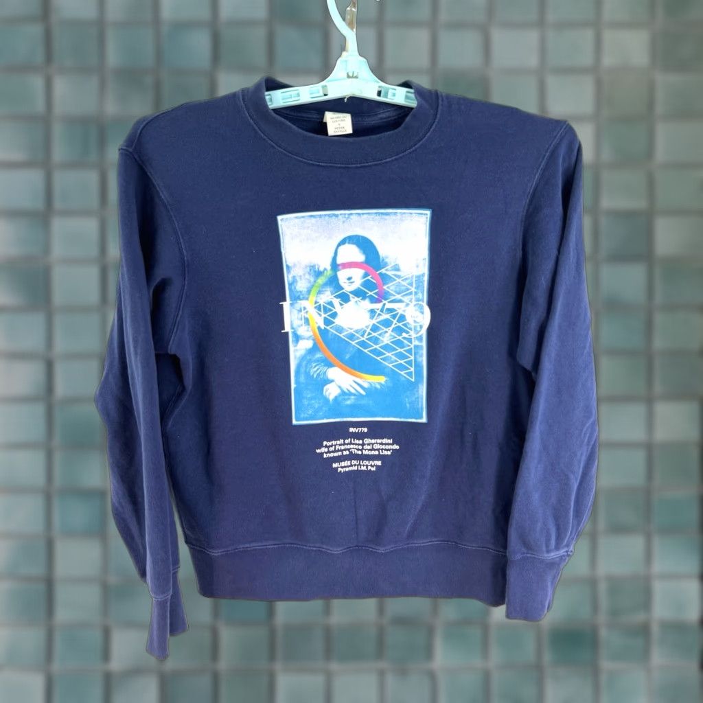Vintage VINTAGE Musee De Louvre Museum Women Sweatshirt Adult Small Blue Mona Lisa Art Pullover Graphic Print All Seasons Size US S / EU 44-46 / 1 - 1 Thumbnail
