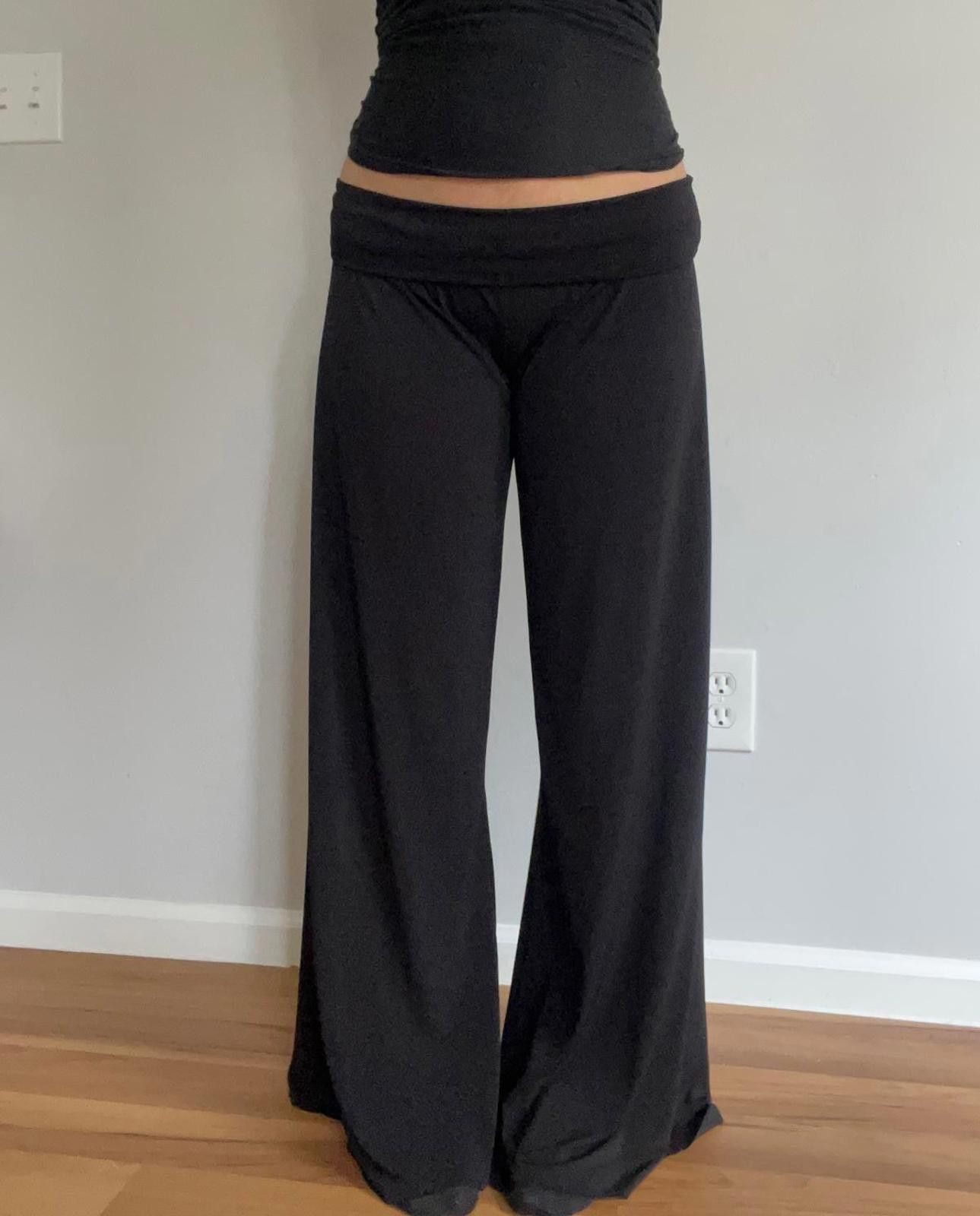 Other Women’s black wide legged low rise yoga pants Size 32" / US 10 / IT 46 - 1 Thumbnail