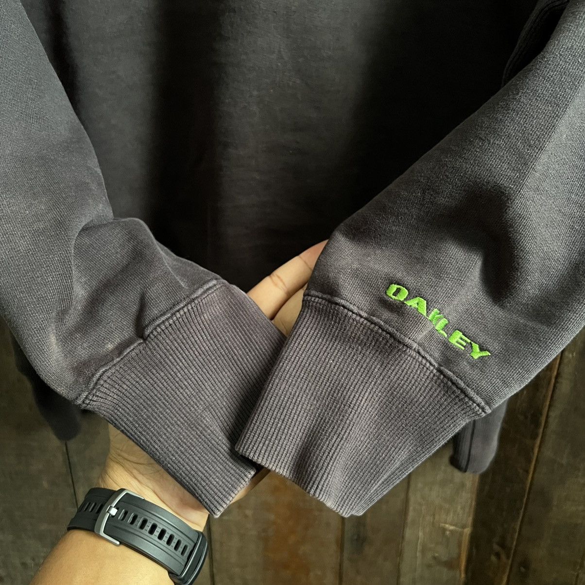 Oakley Vintage Sunfaded Oakley Crewneck Sweatshirt Size US L / EU 52-54 / 3 - 4 Thumbnail