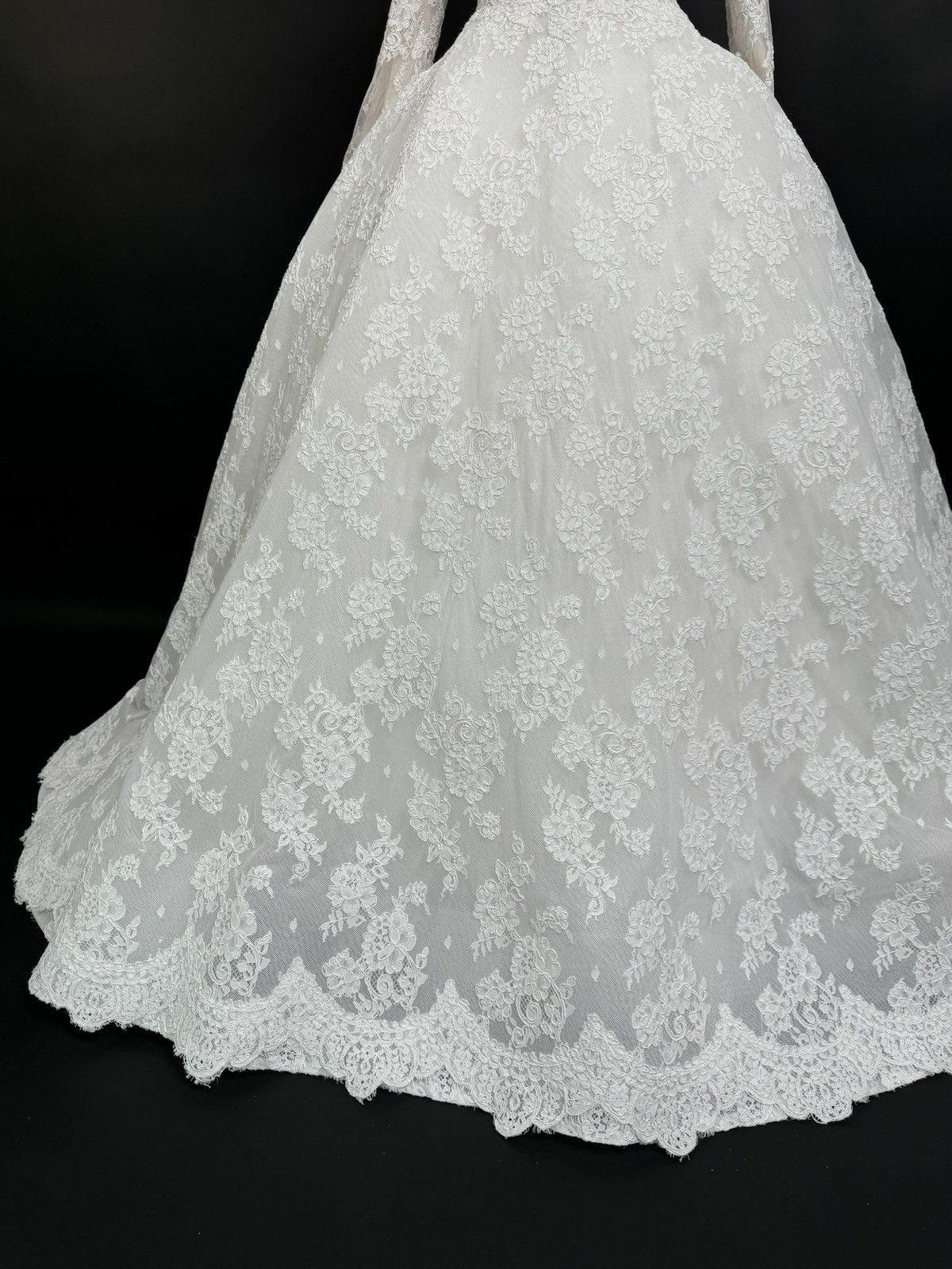 Other Preloved US 2 Anna Augusta French Corded Lace Bridal Gown Size XS / US 0-2 / IT 36-38 - 8 Thumbnail