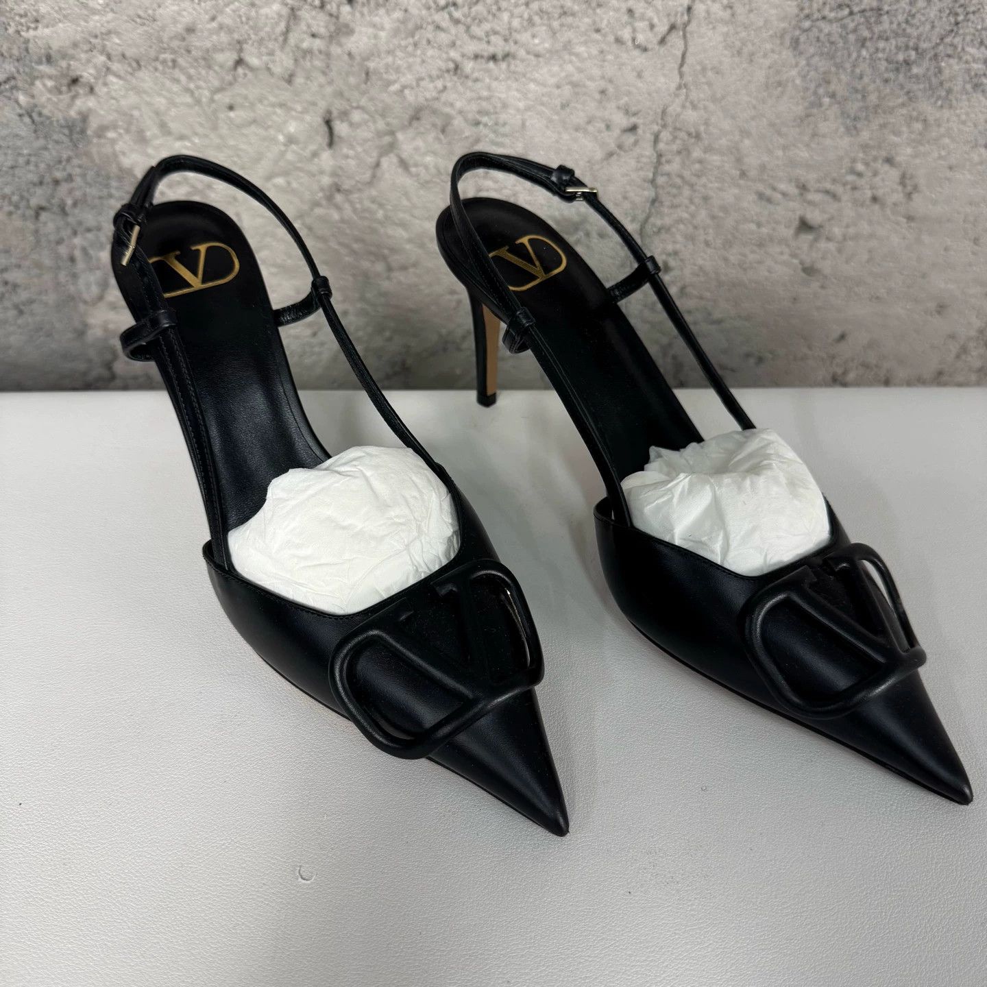 Valentino Valentino Vlogo Black High Heels 36 Size US 5.5 / IT 35.5 - 1 Thumbnail