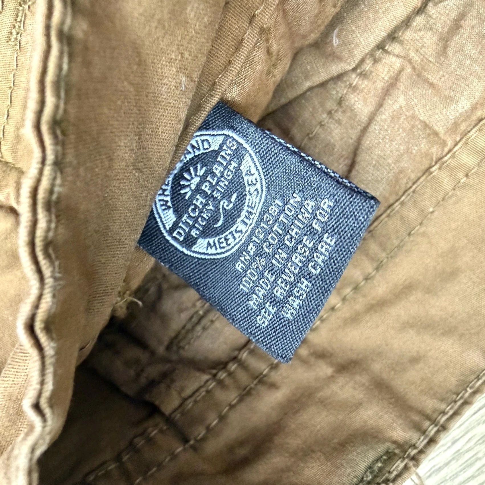 Vintage Ditch Plains Men’s Cargo Shorts Size 36 Brown 100% Cotton Casual Utility Hiking Cargo Mens 36 Brown Cotton Casual Hiking Inseam 10in Rise Mid 10-12in Size US 36 / EU 52 - 3 Thumbnail