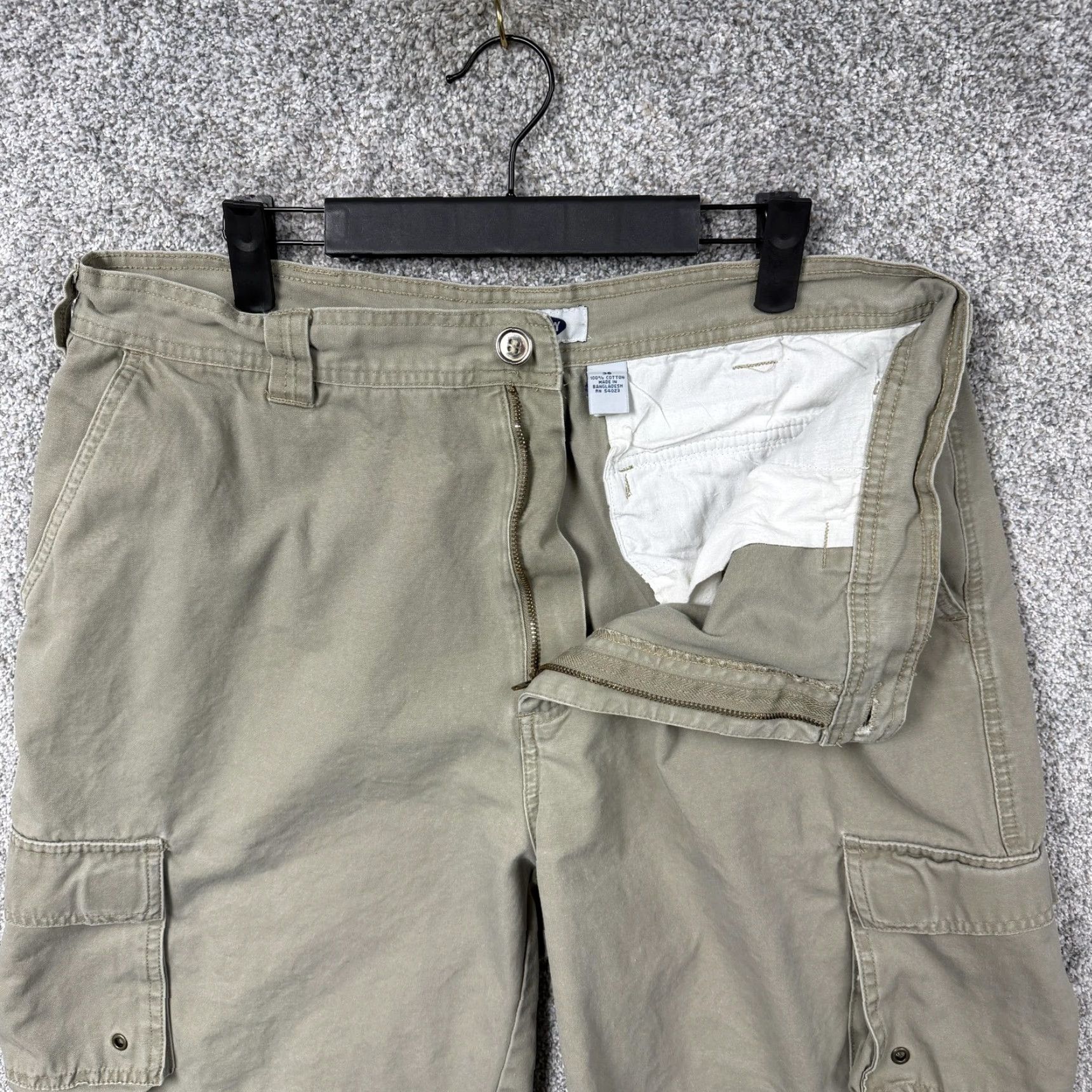 Old Navy VINTAGE Old Navy Cargo Shorts Mens 36 Khaki Canvas Flat Front 10 In Inseam Cargo Pockets Casual Summer Size US 36 / EU 52 - 7 Thumbnail