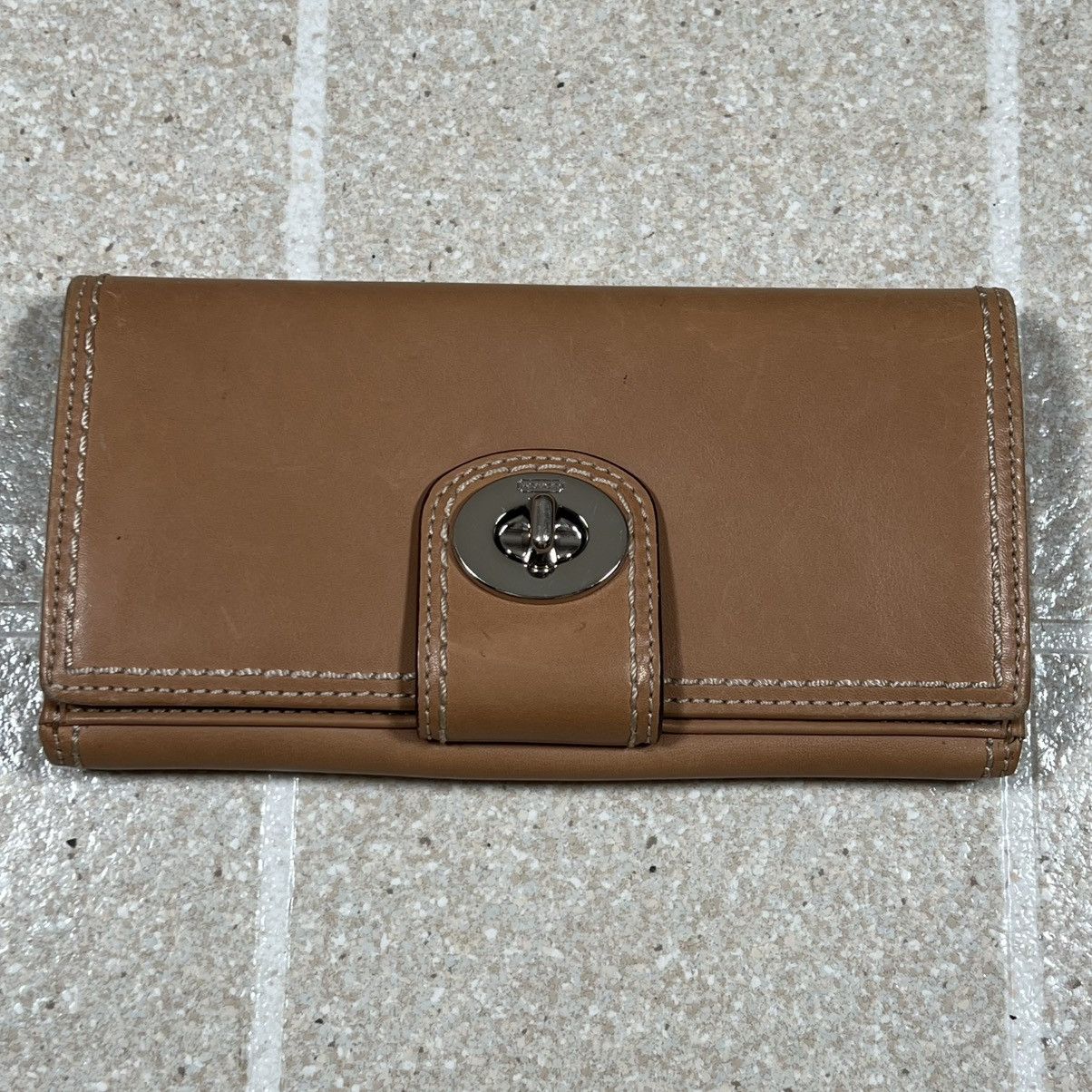 Coach Coach Beige Leather Turnlock Credit Card Bifold Long Wallet Size ONE SIZE - 1 Thumbnail