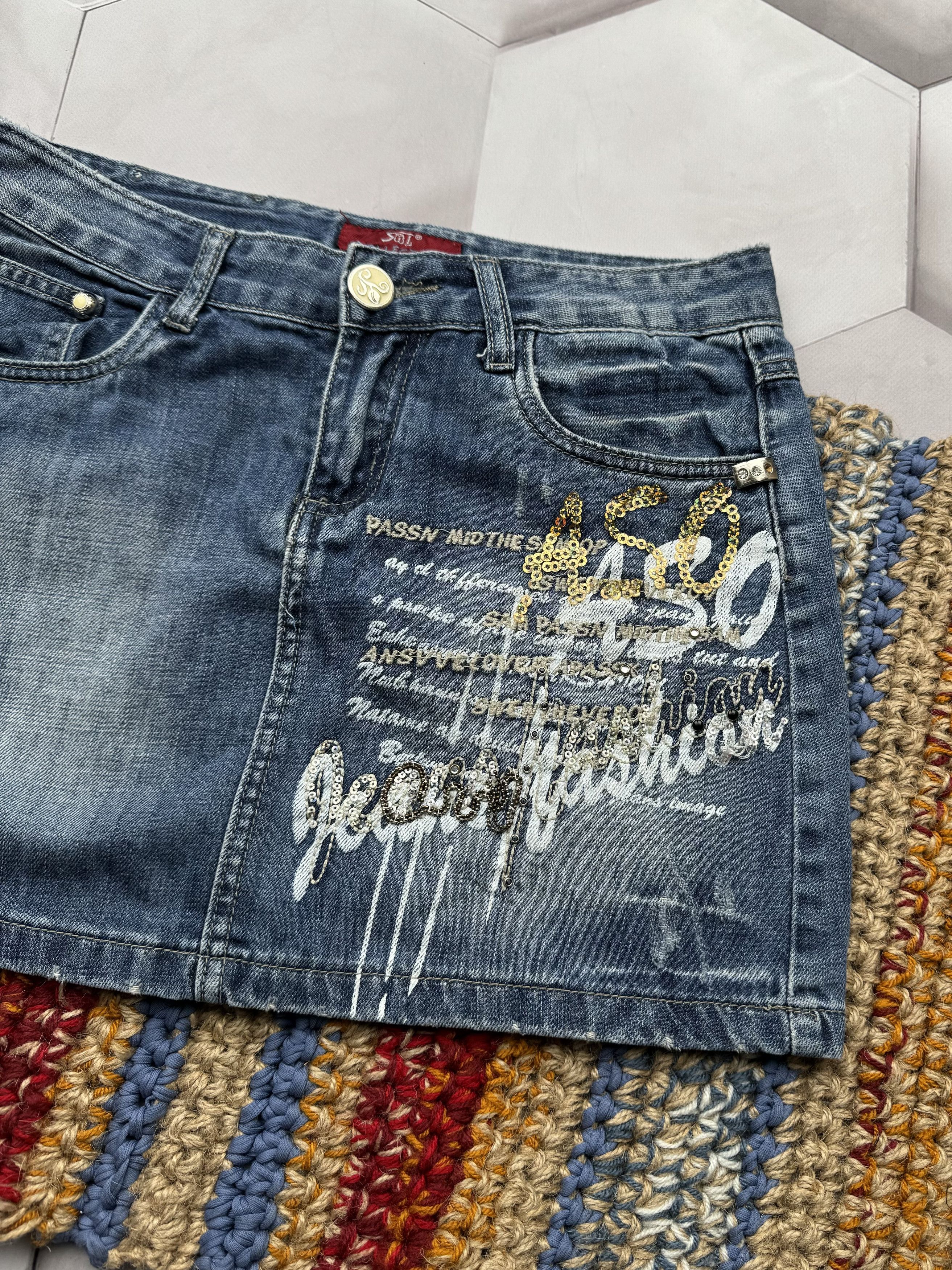 Japanese Brand Vintage Printed Mini Skirt (E4) Size 26" / US 2 / IT 38 - 3 Thumbnail