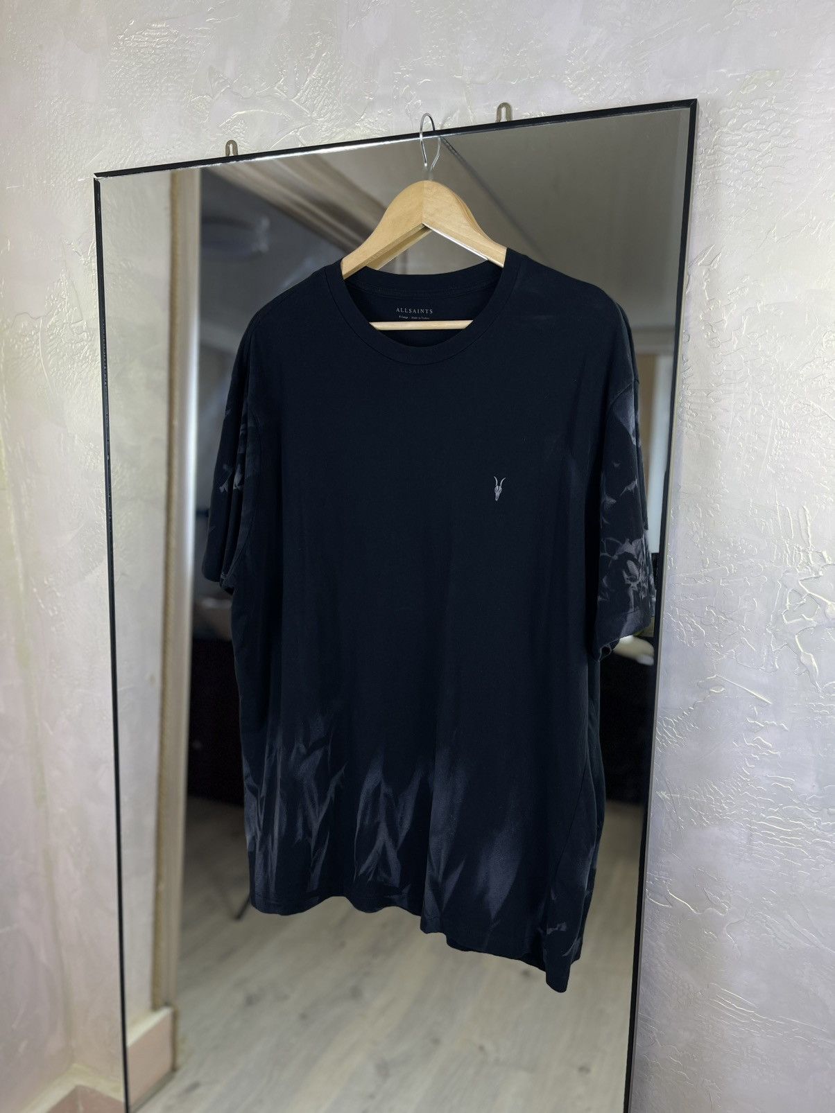 Allsaints AllSaints Reznor Tie-Dye Relaxed Fit Ramskull Crew T-Shirt Size US XL / EU 56 / 4 - 1 Thumbnail