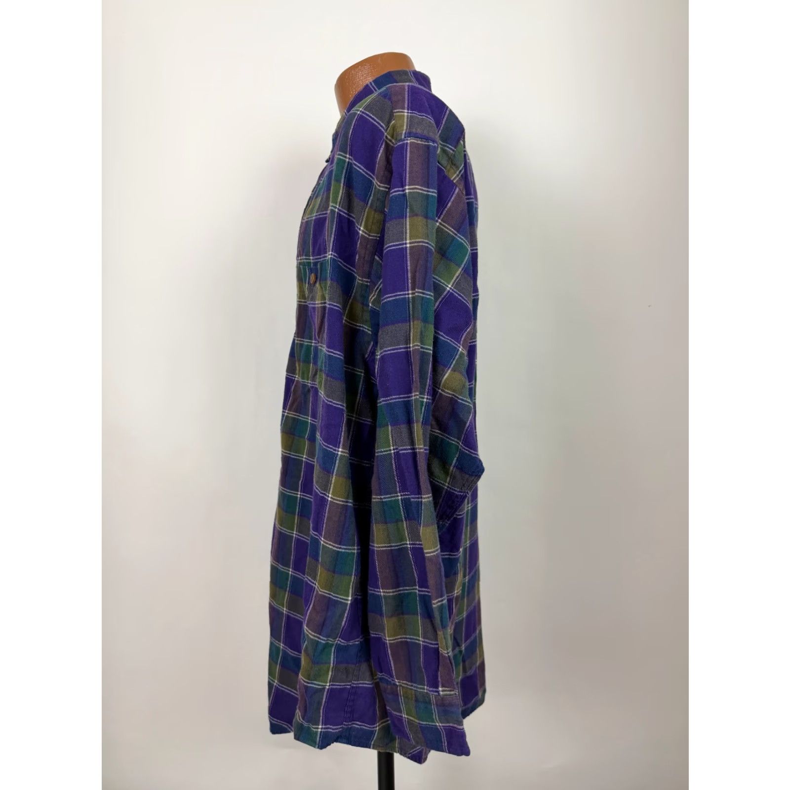 Arrow VINTAGE Arrow Shirt Men L Purple 90s Plaid Outdoors Travel USA Made Chevella Button-Up Long Sleeve Collar-Down Pockets Cotton Polyester Size US L / EU 52-54 / 3 - 7 Thumbnail