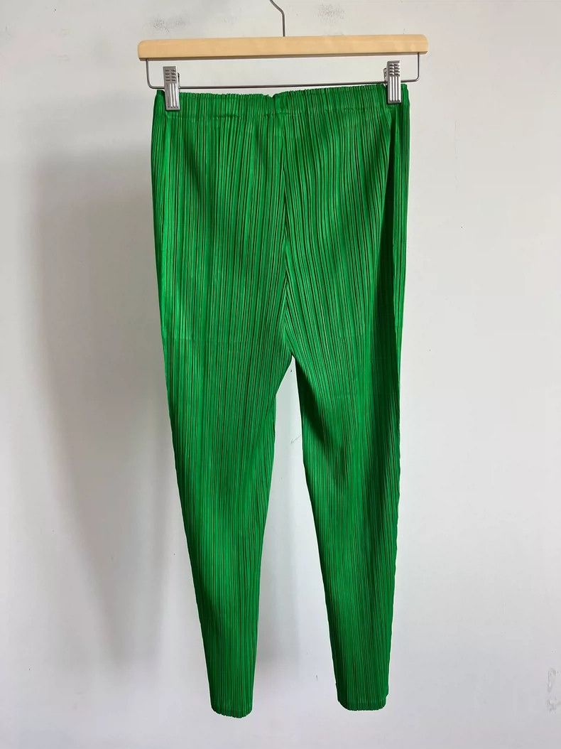 Issey Miyake Issey Miyake size:2 Green pleated pants Size 28" / US 6 / IT 42 - 2 Thumbnail