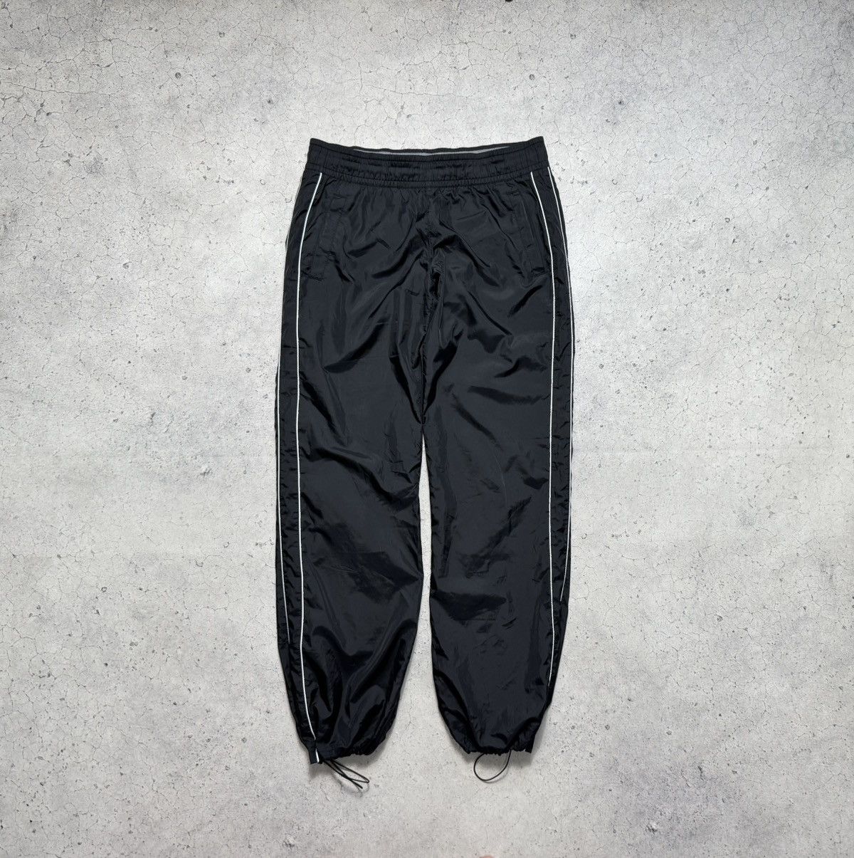 Nike Nike Nylon Vintage Baggy Track Pants Drill Swoosh Black Y2K Size US 32 / EU 48 - 1 Thumbnail
