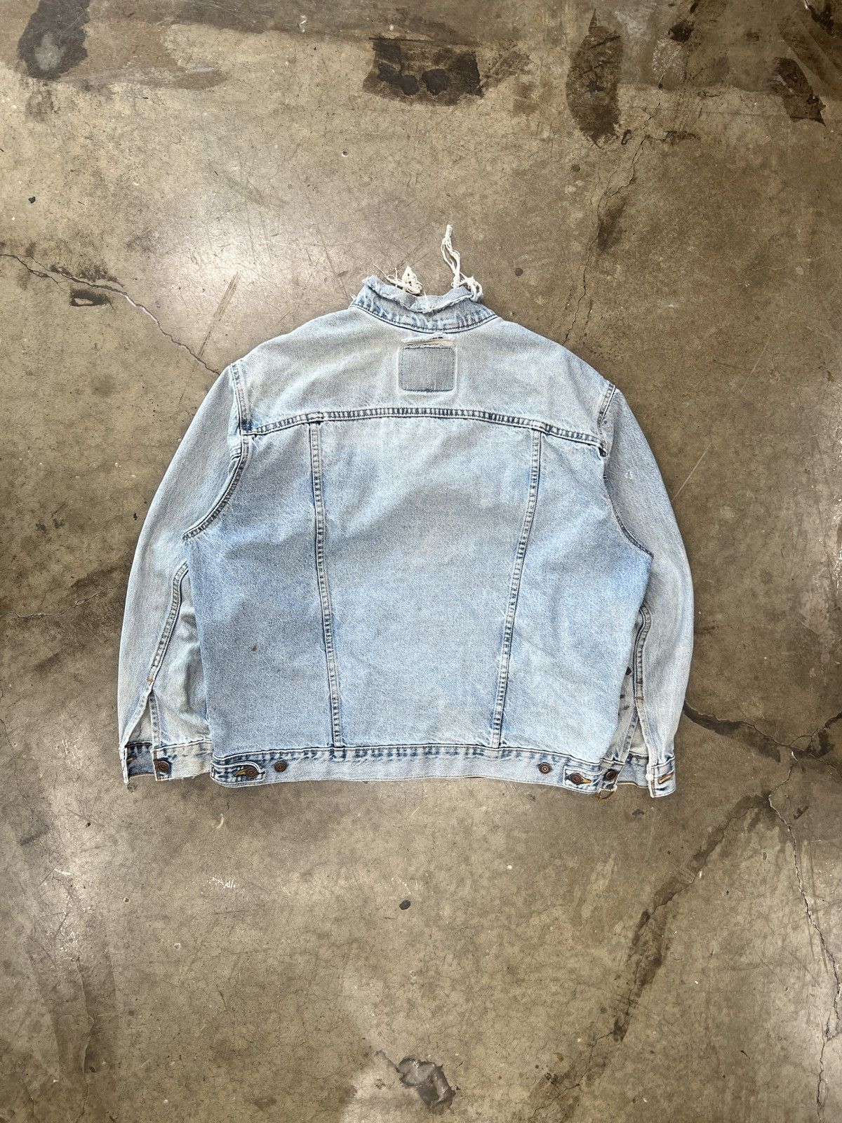 Levi's Vintage Levi's Denim Jacket Distressed Large Size US L / EU 52-54 / 3 - 4 Thumbnail