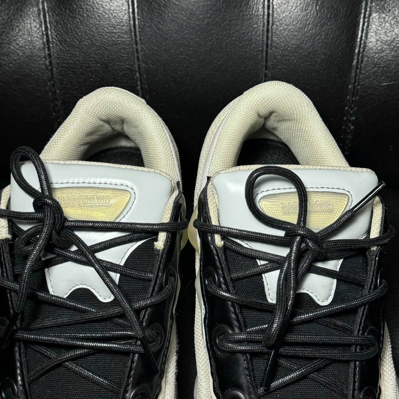 Adidas × Raf Simons Adidas Raf Simons ozweego Ozweego Cream Size US 9.5 / EU 42-43 - 6 Thumbnail