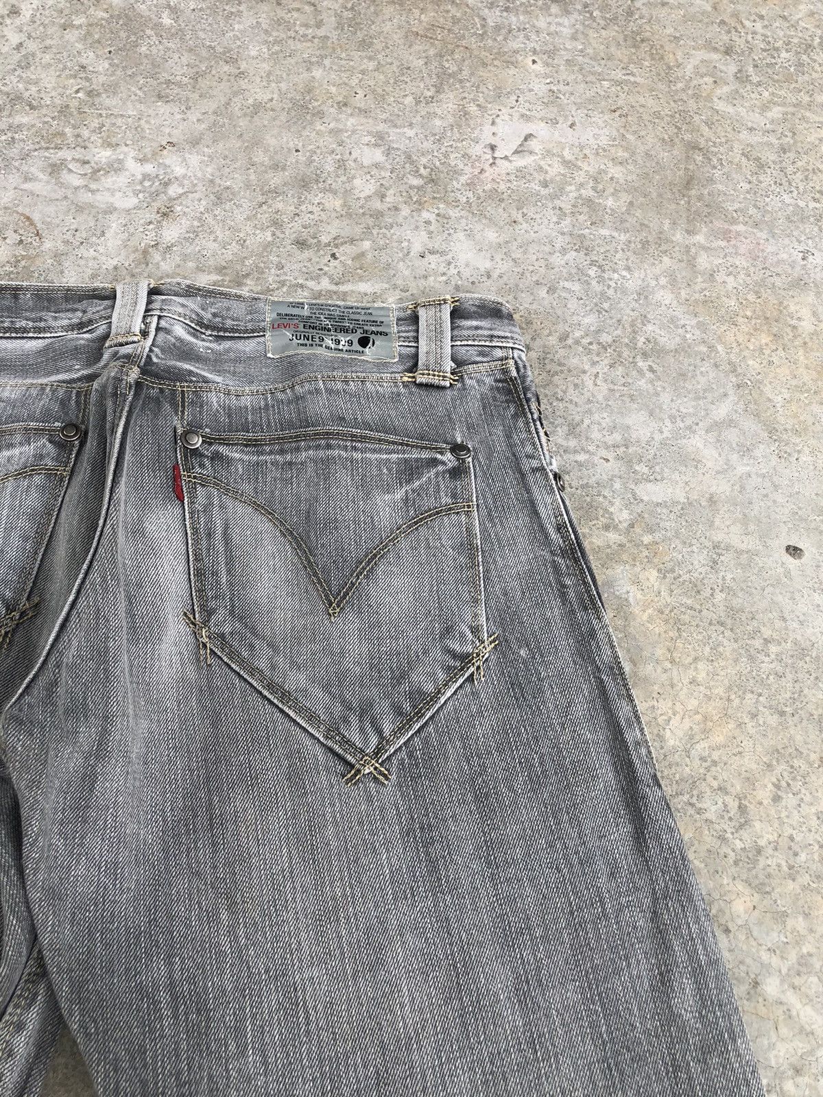 Levi's Y2k Levi’s Engineered Jeans Distressed Denim Size US 31 - 15 Thumbnail