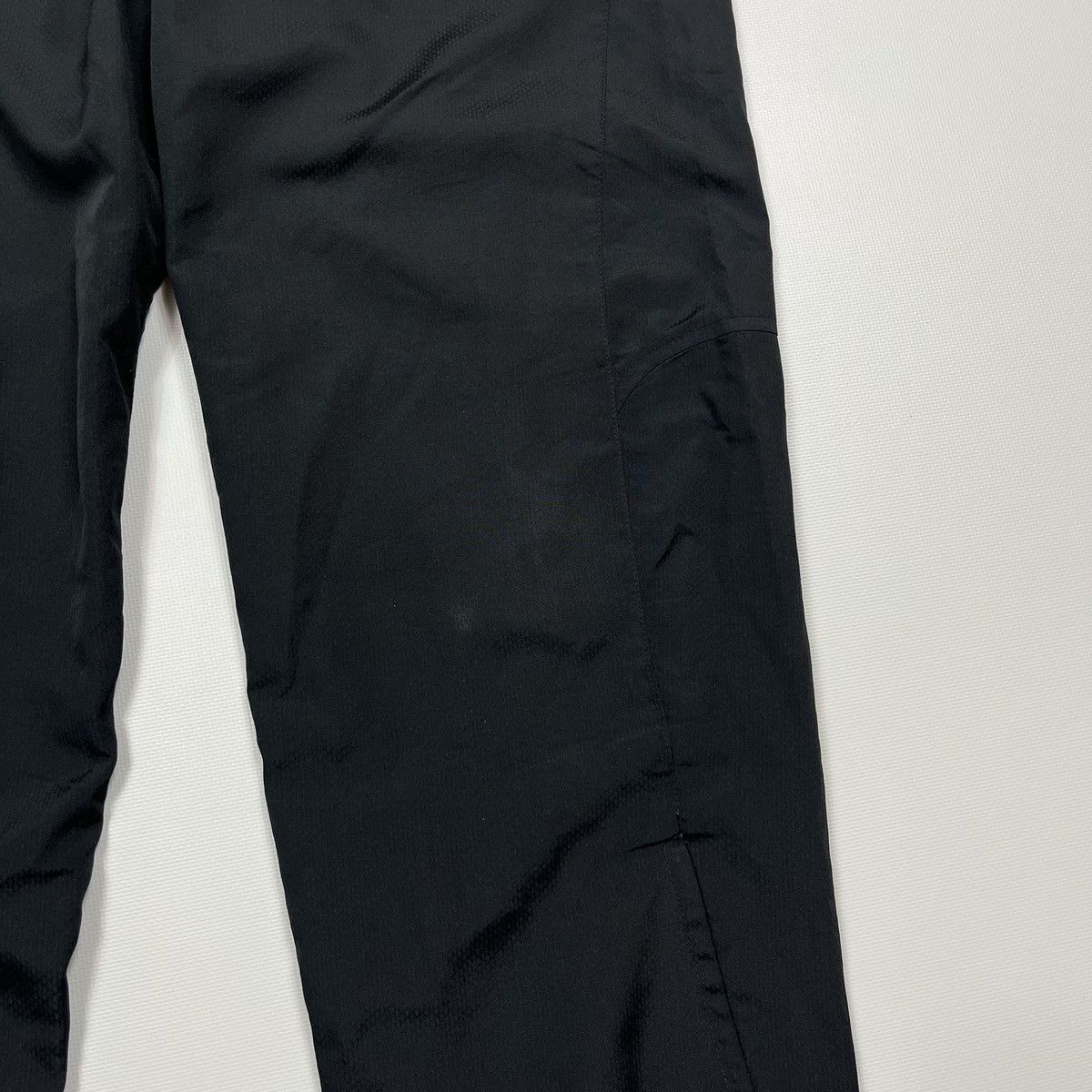 Nike Vintage 00s Nike Manchester United Nylon Track Pants Size S Size US 32 / EU 48 - 6 Thumbnail