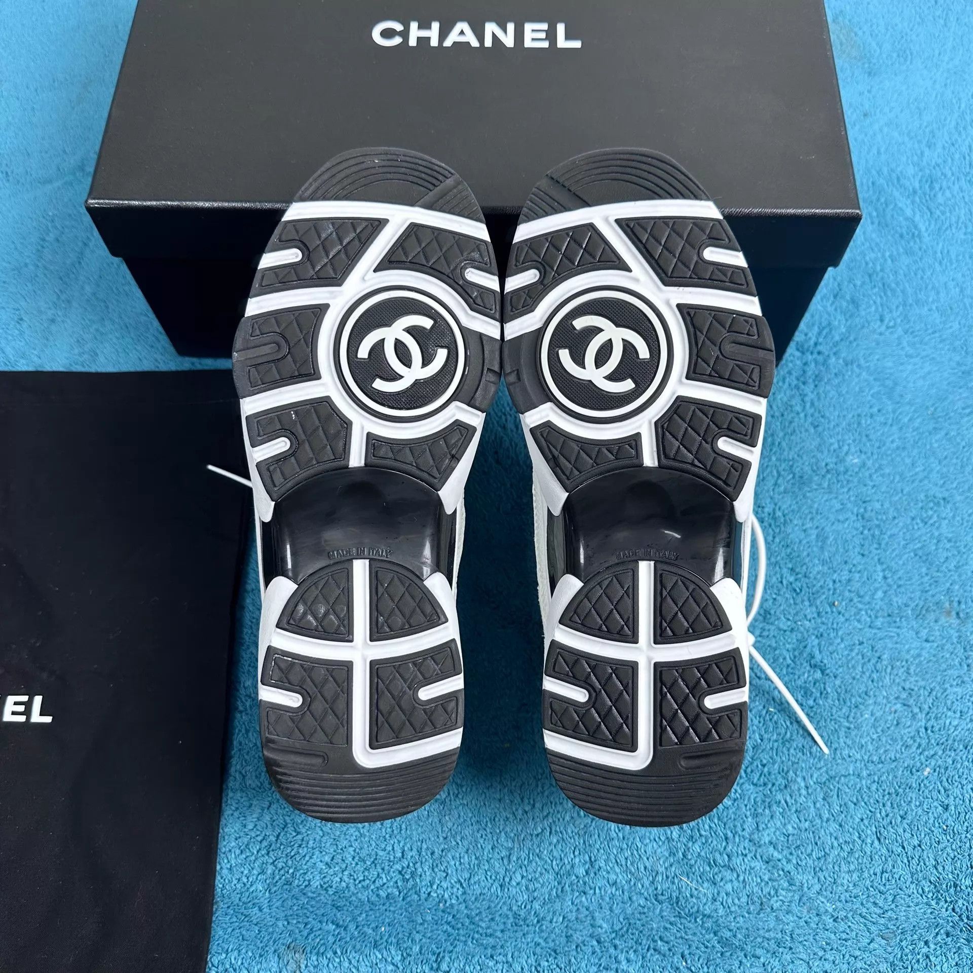 Chanel Chanel Ivory Black Sneakers 37.5 Mint Size US 7 / IT 37 - 5 Thumbnail